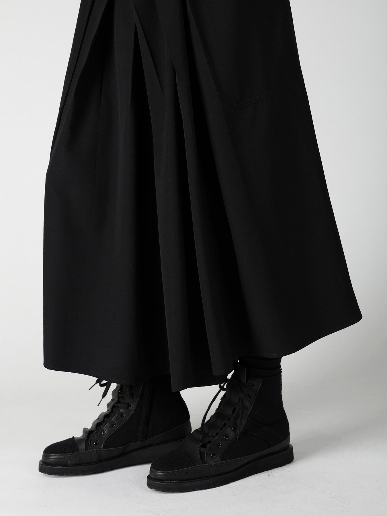 WOOL GABARDINE HAKAMA PANTS – THE SHOP YOHJI YAMAMOTO