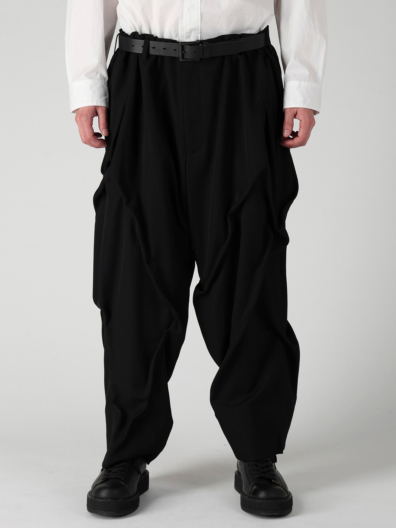 WOOL GABARDINE RANDOM TUCK PANTS