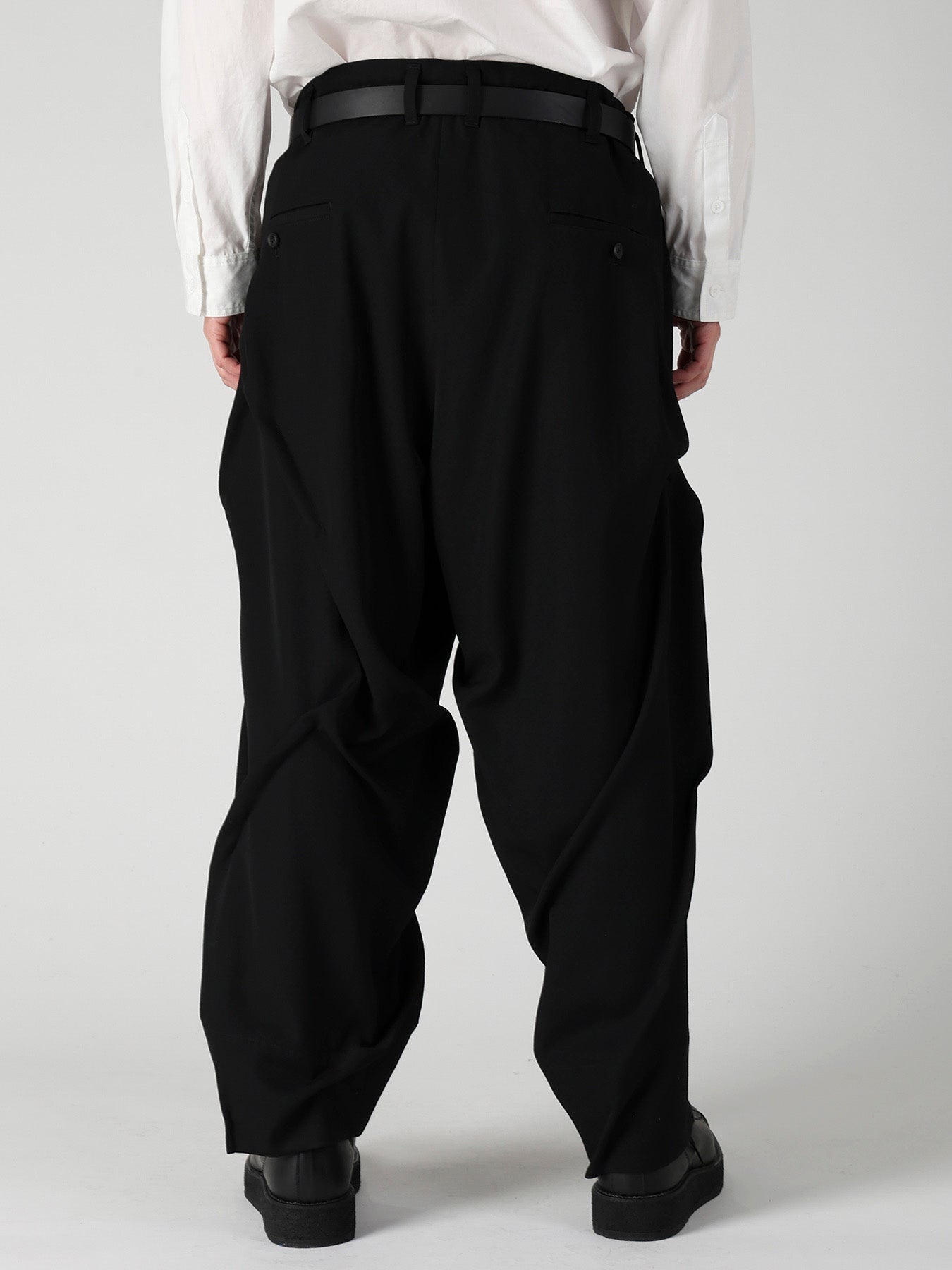 WOOL GABARDINE RANDOM TUCK PANTS