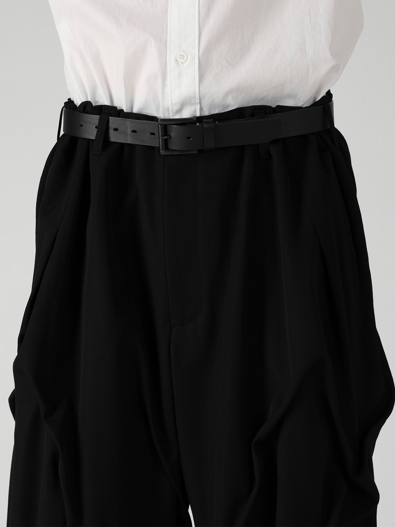 WOOL GABARDINE RANDOM TUCK PANTS