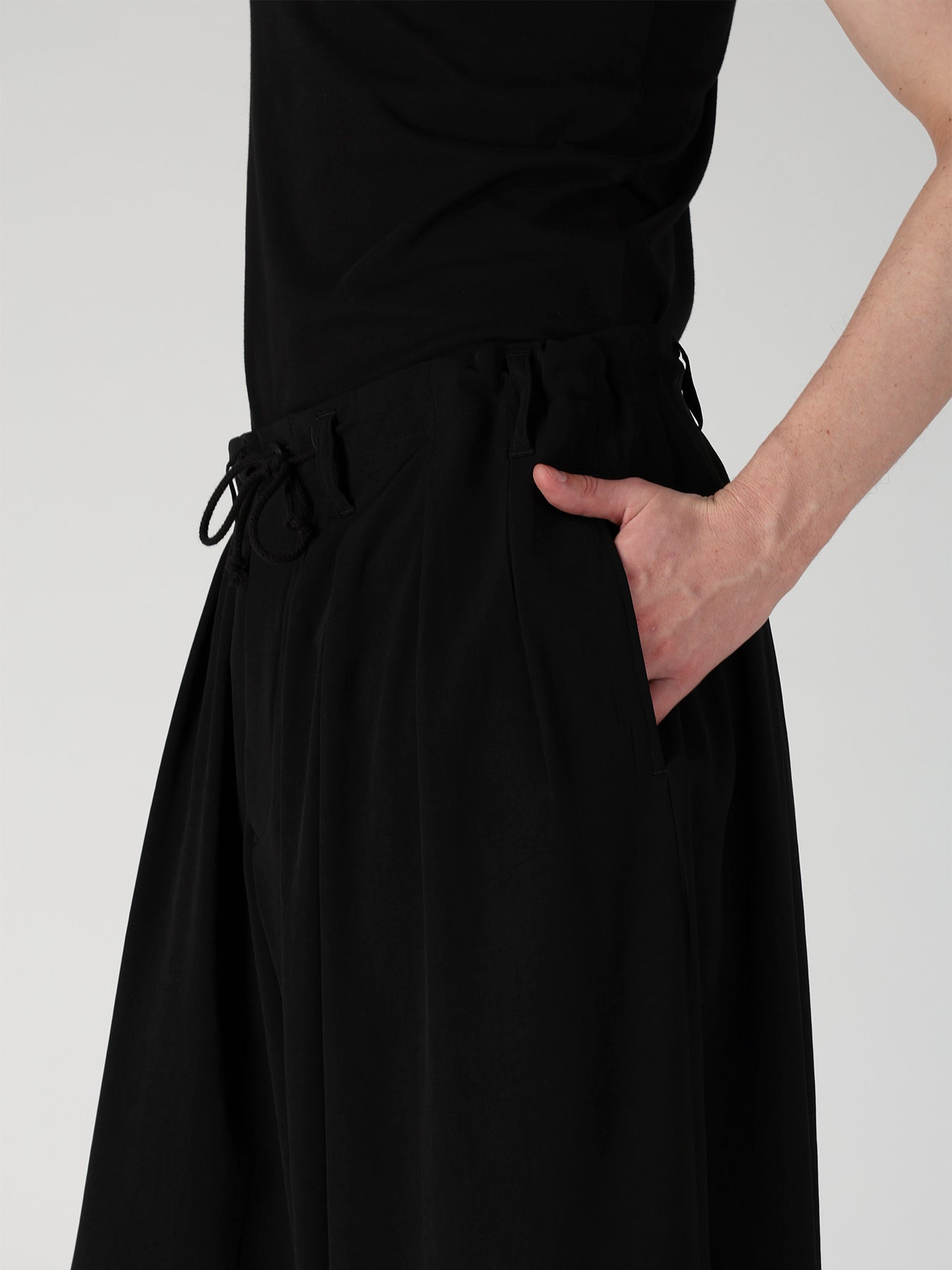 TA TUXEDO STANDAED BALLON PANTS