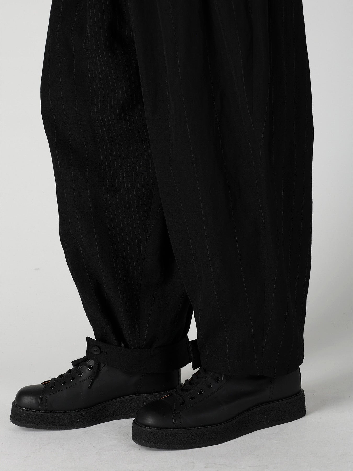 RANDOM STRIPE HEM TAB WIDE TUCK PANTS