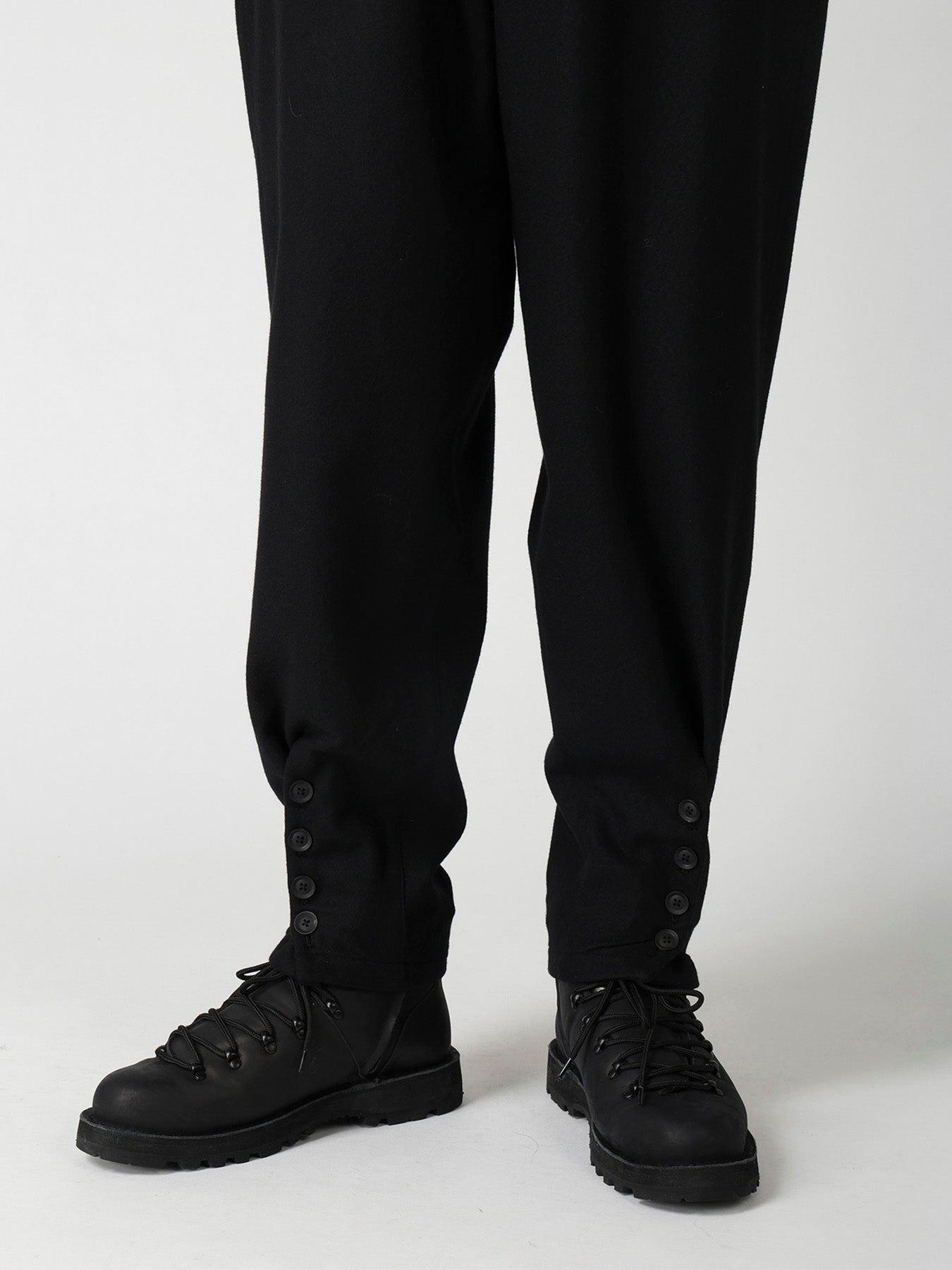 NEEDLE PUNCHED FLANNEL HEM SLIT BUTTON PANTS