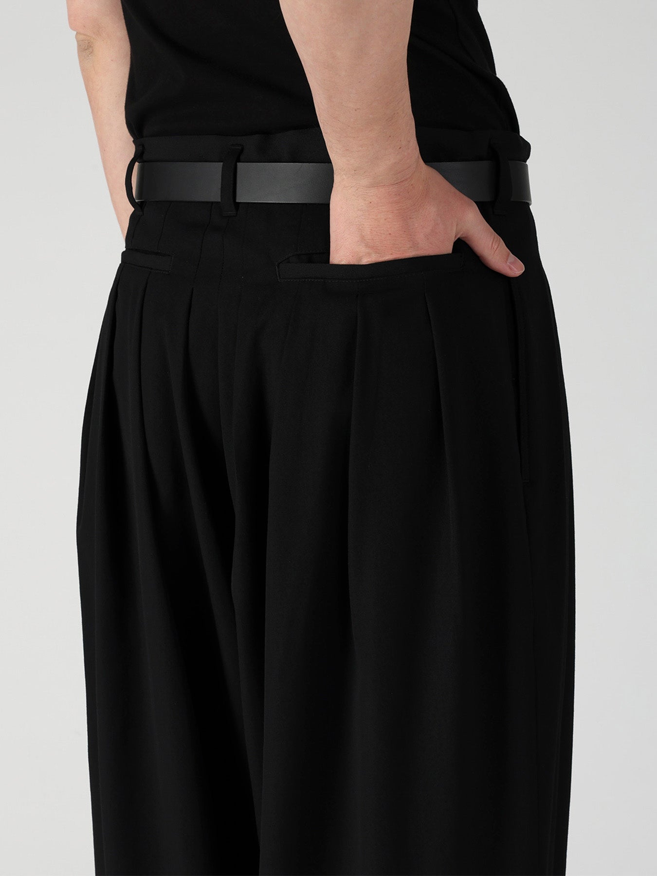 WOOL GABARDINE 16 TUCKS STACKED HEM PANTS