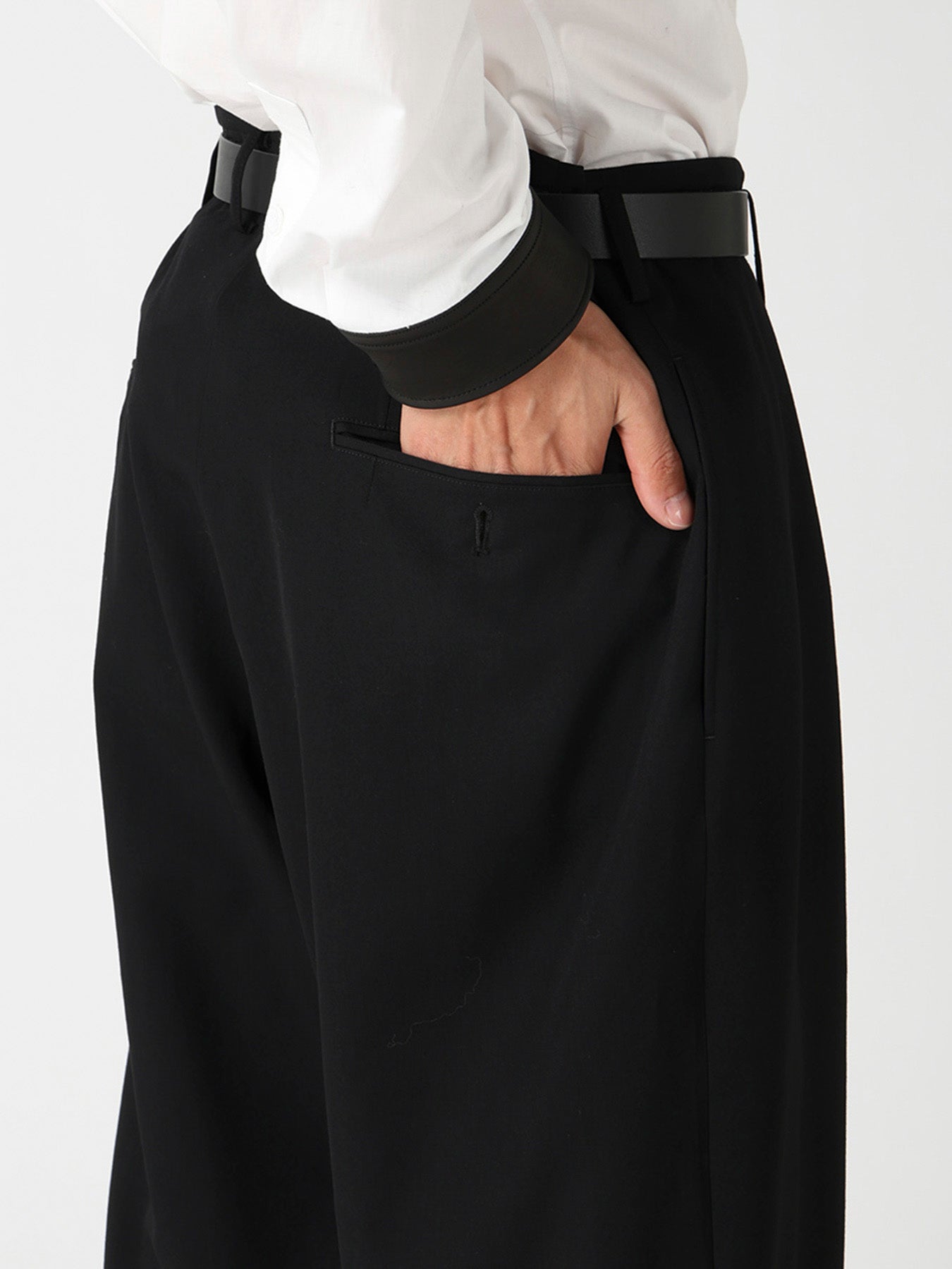 WOOL GABARDINE 2TUCKS SLIM PANTS