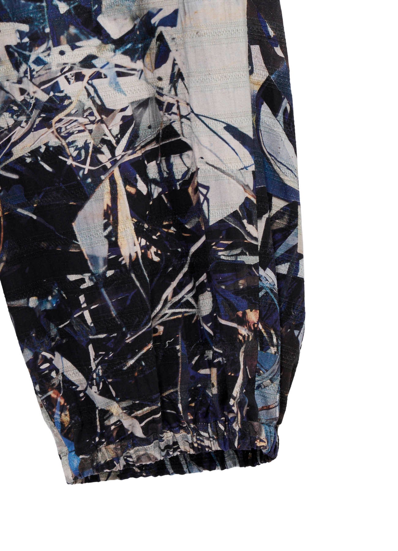 BLUE SCRAP PATTERN PRINTED ELASTIC HEM PANTS
