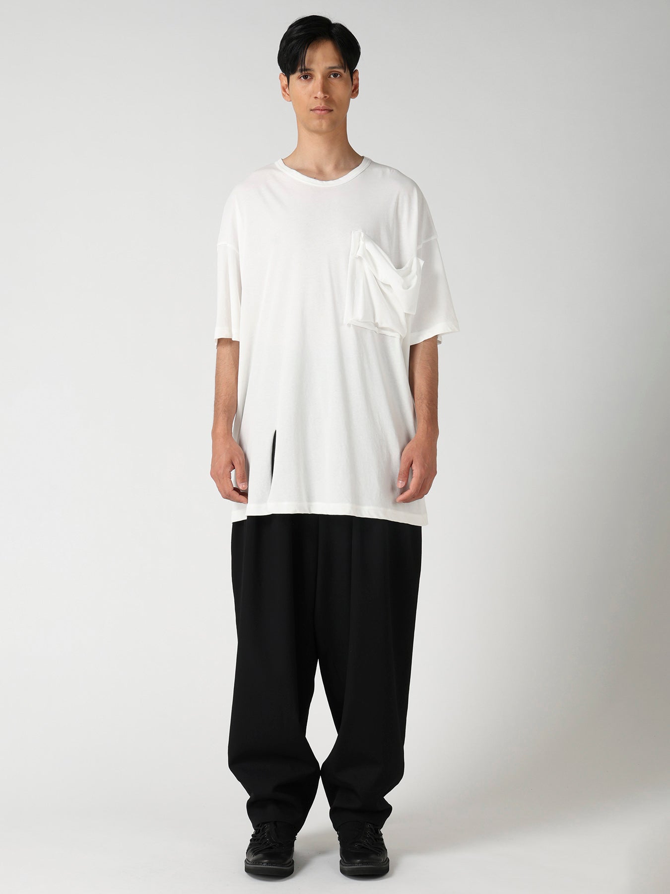 HARD TWISTED SINGLE JERSEY POCKET HEM SLIT SHORT SLEEVE T – THE