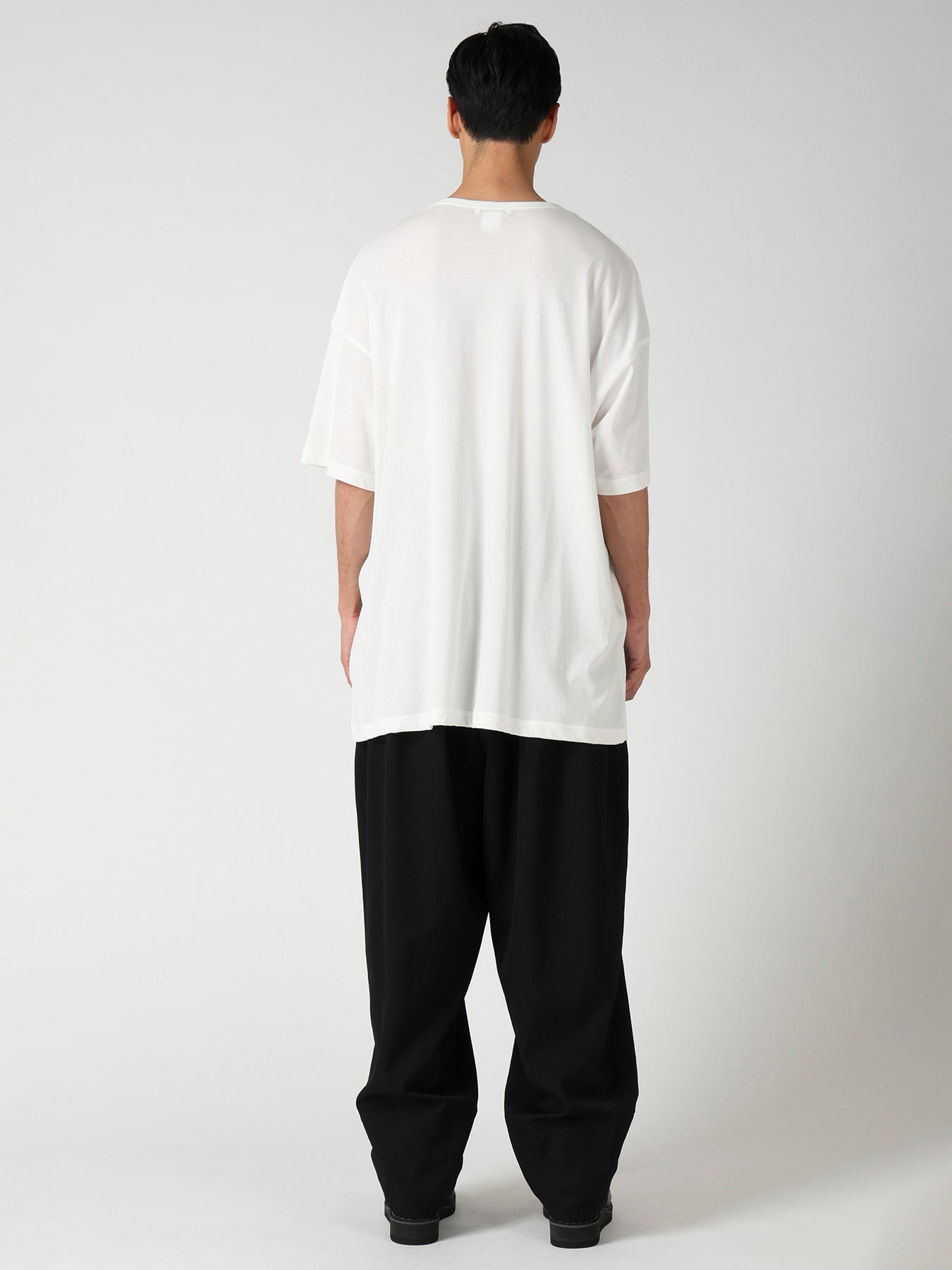 HARD TWISTED SINGLE JERSEY  POCKET HEM SLIT SHORT SLEEVE T