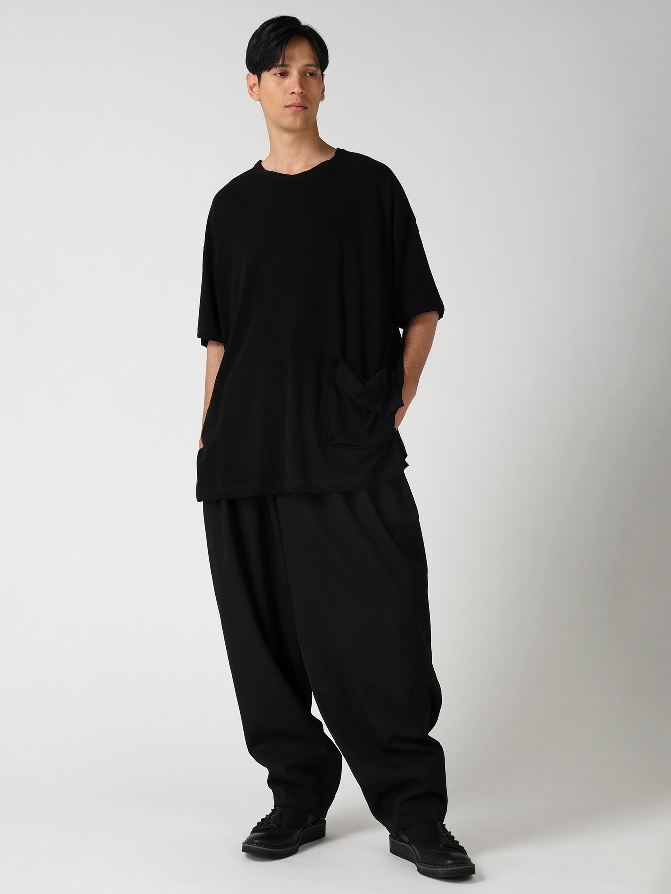 HARD TWISTED SINGLE JERSEY POCKET SIDE SLIT SHORT SLEEVE T – THE