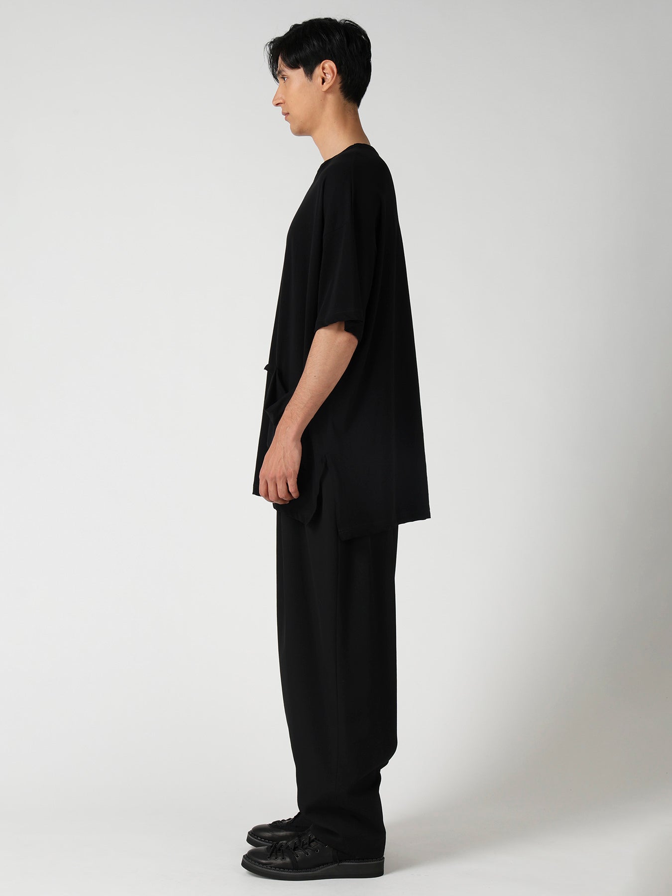 HARD TWISTED SINGLE JERSEY  POCKET SIDE SLIT SHORT SLEEVE T