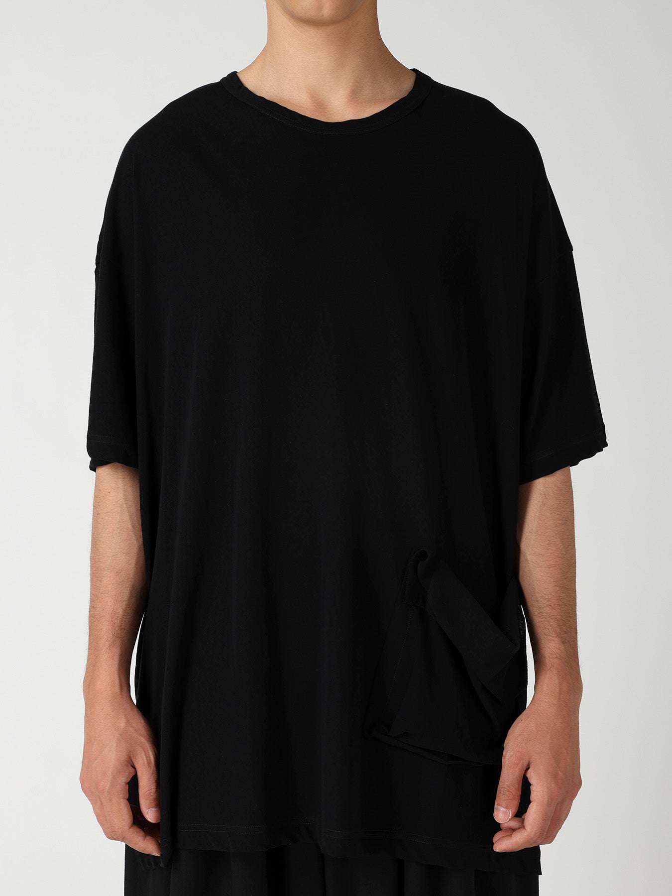 HARD TWISTED SINGLE JERSEY  POCKET SIDE SLIT SHORT SLEEVE T