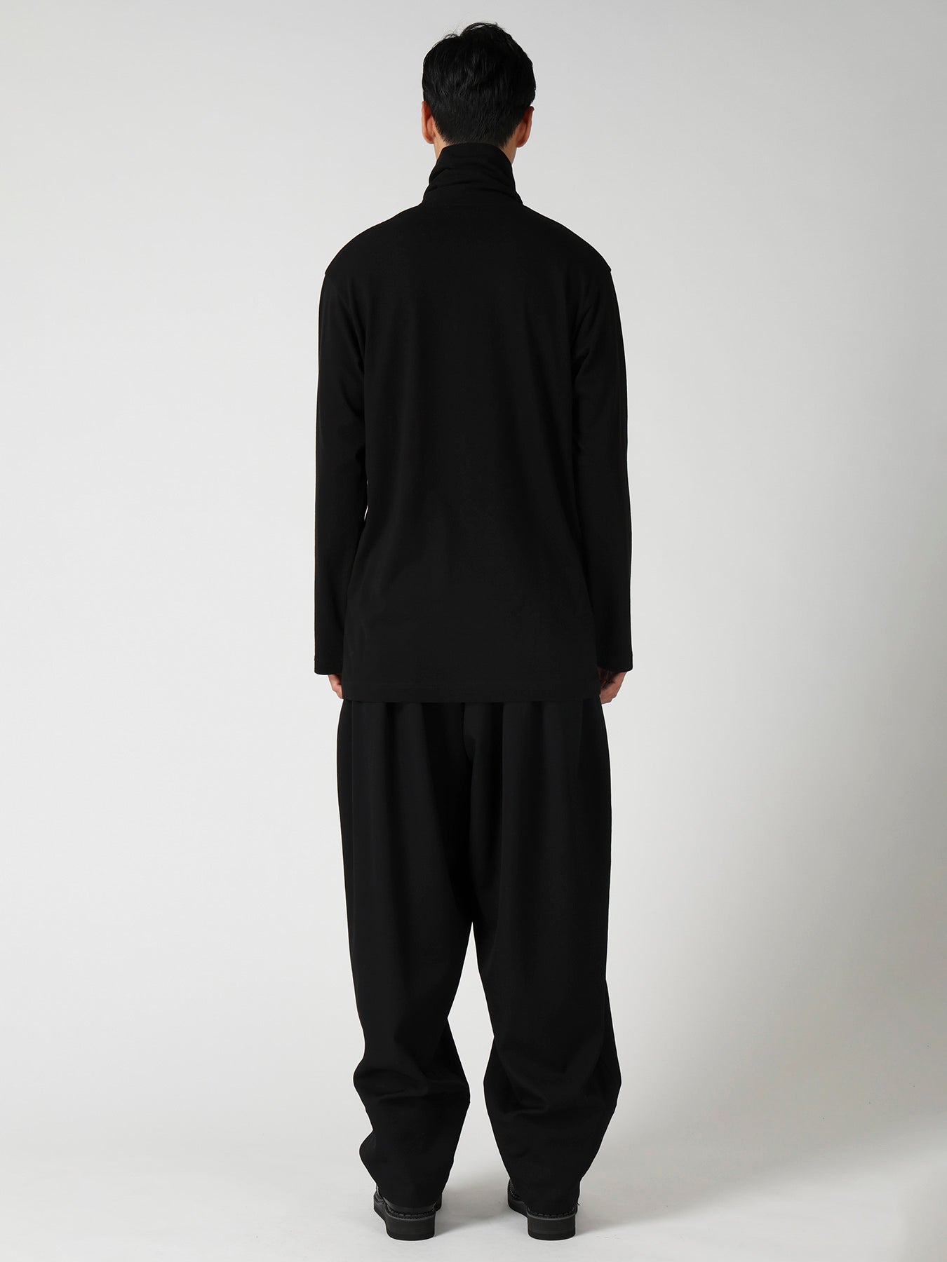 SOFT SINGLE JERSEY TURTLE NECK LONG SLEEVE TEE