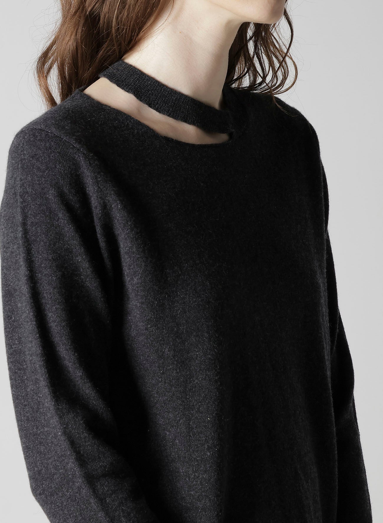 CASHMERE SINGLE JERSEY ROUND NECK SLIT KNIT