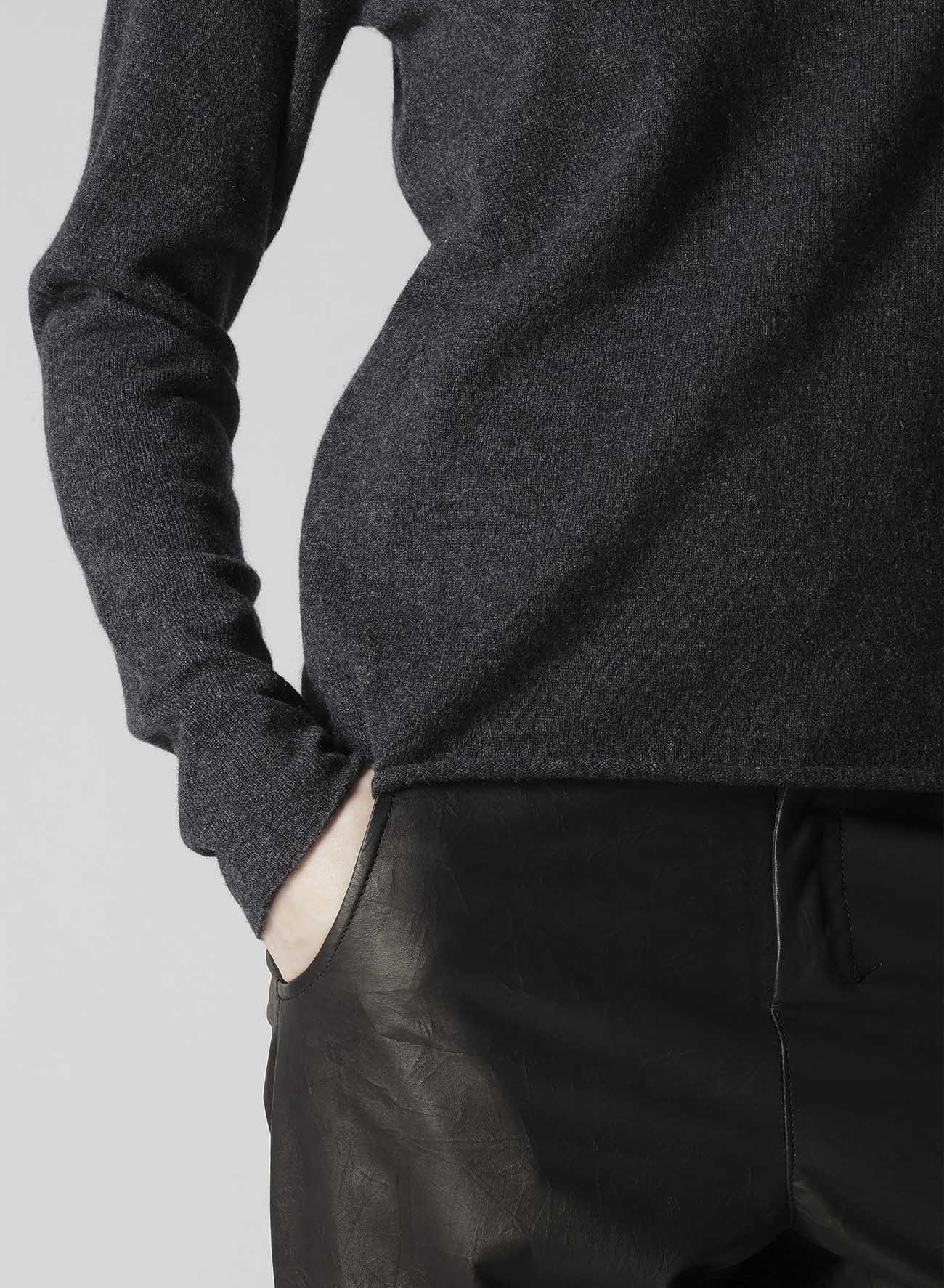 CASHMERE SINGLE JERSEY ROUND NECK SLIT KNIT