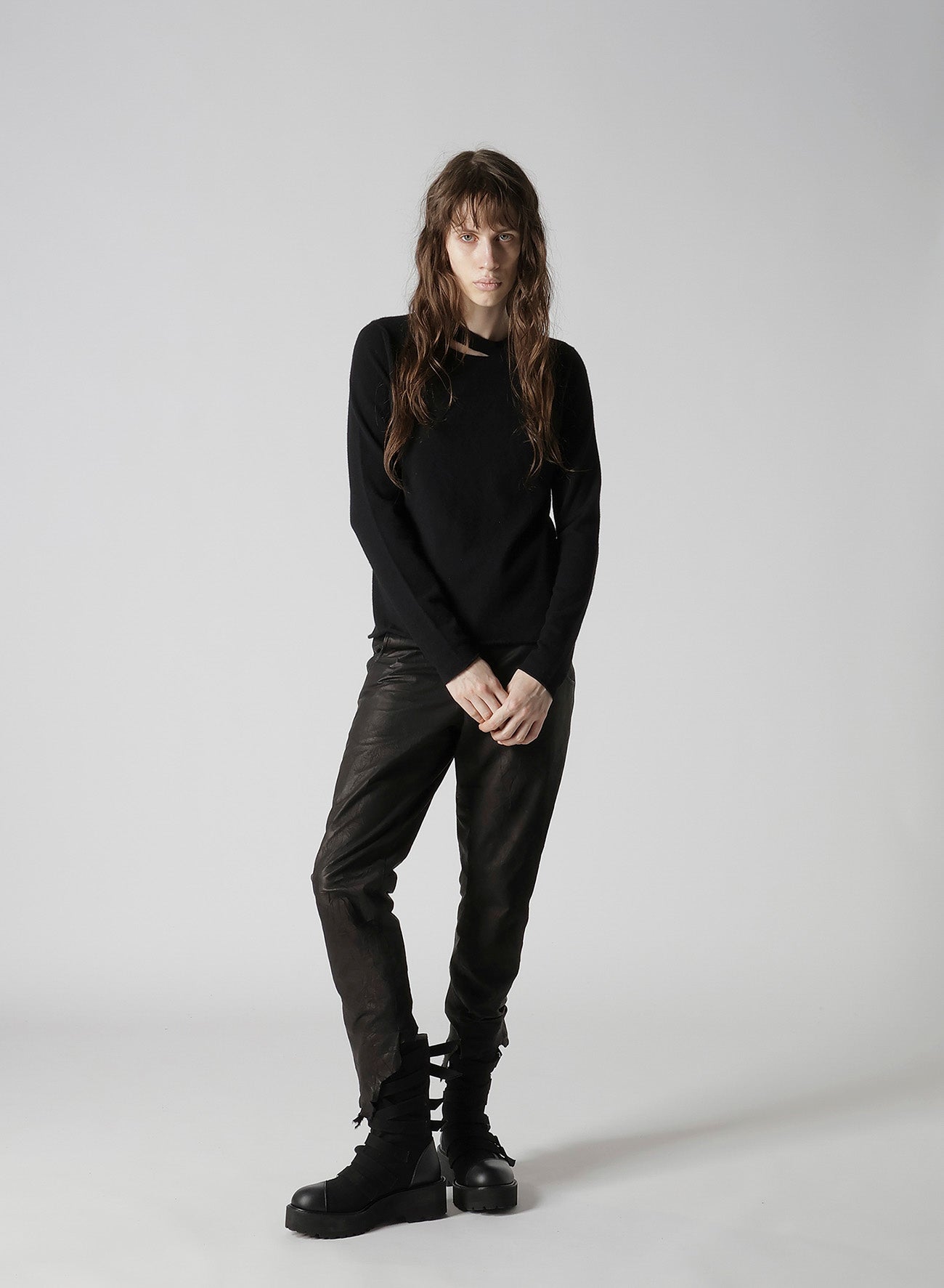 CASHMERE SINGLE JERSEY ROUND NECK SLIT KNIT