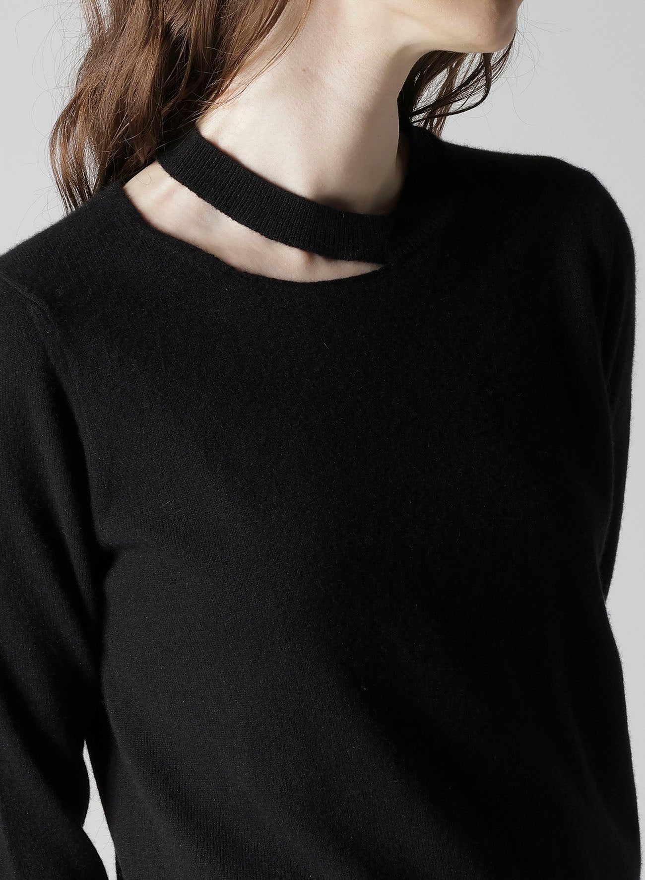 CASHMERE SINGLE JERSEY ROUND NECK SLIT KNIT
