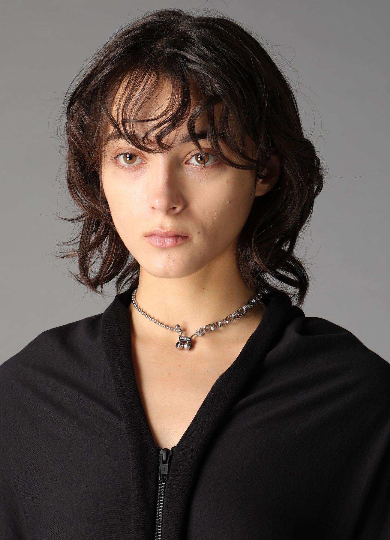 PIERCE CHAIN NECKLESS