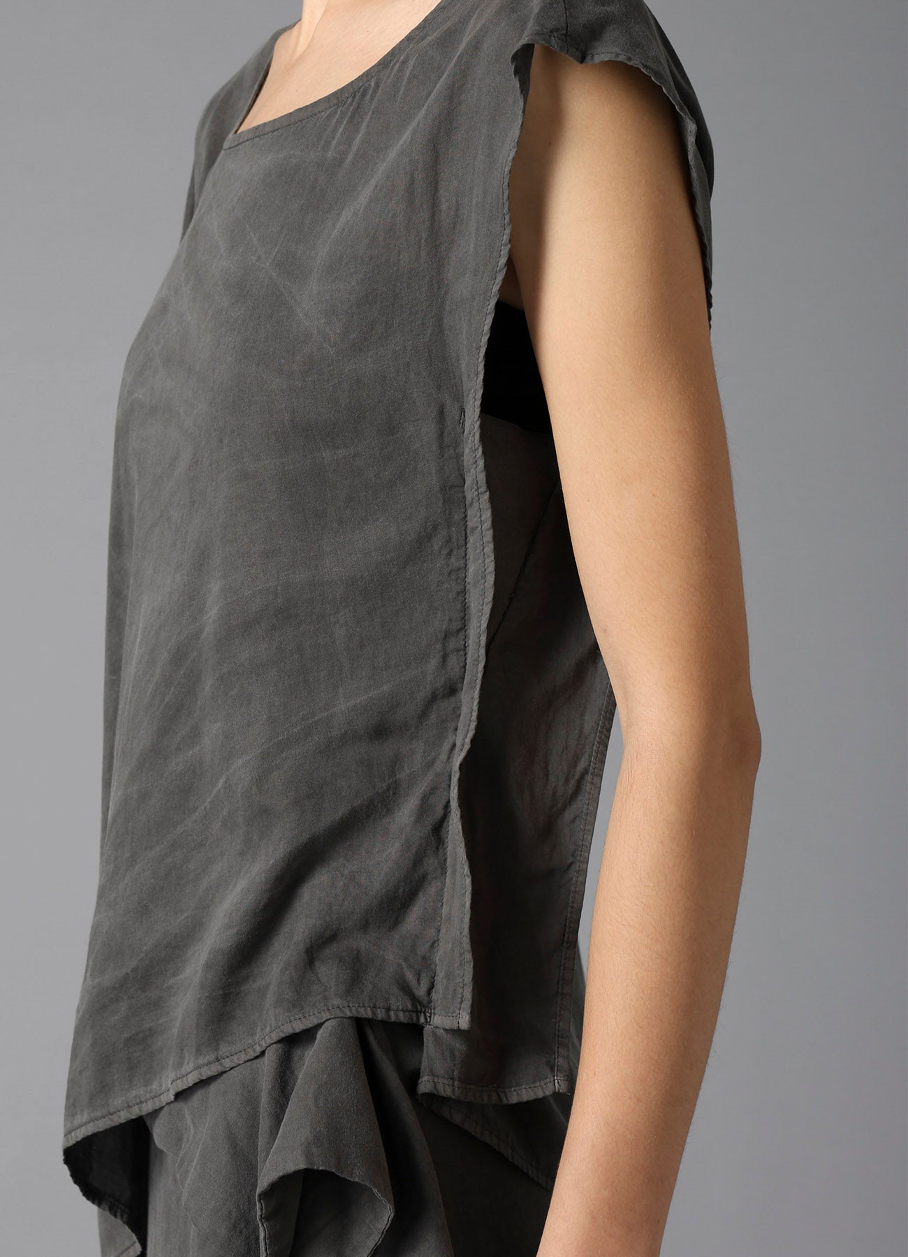GARMENT-DYED LAWN SQUARE BLOUSE