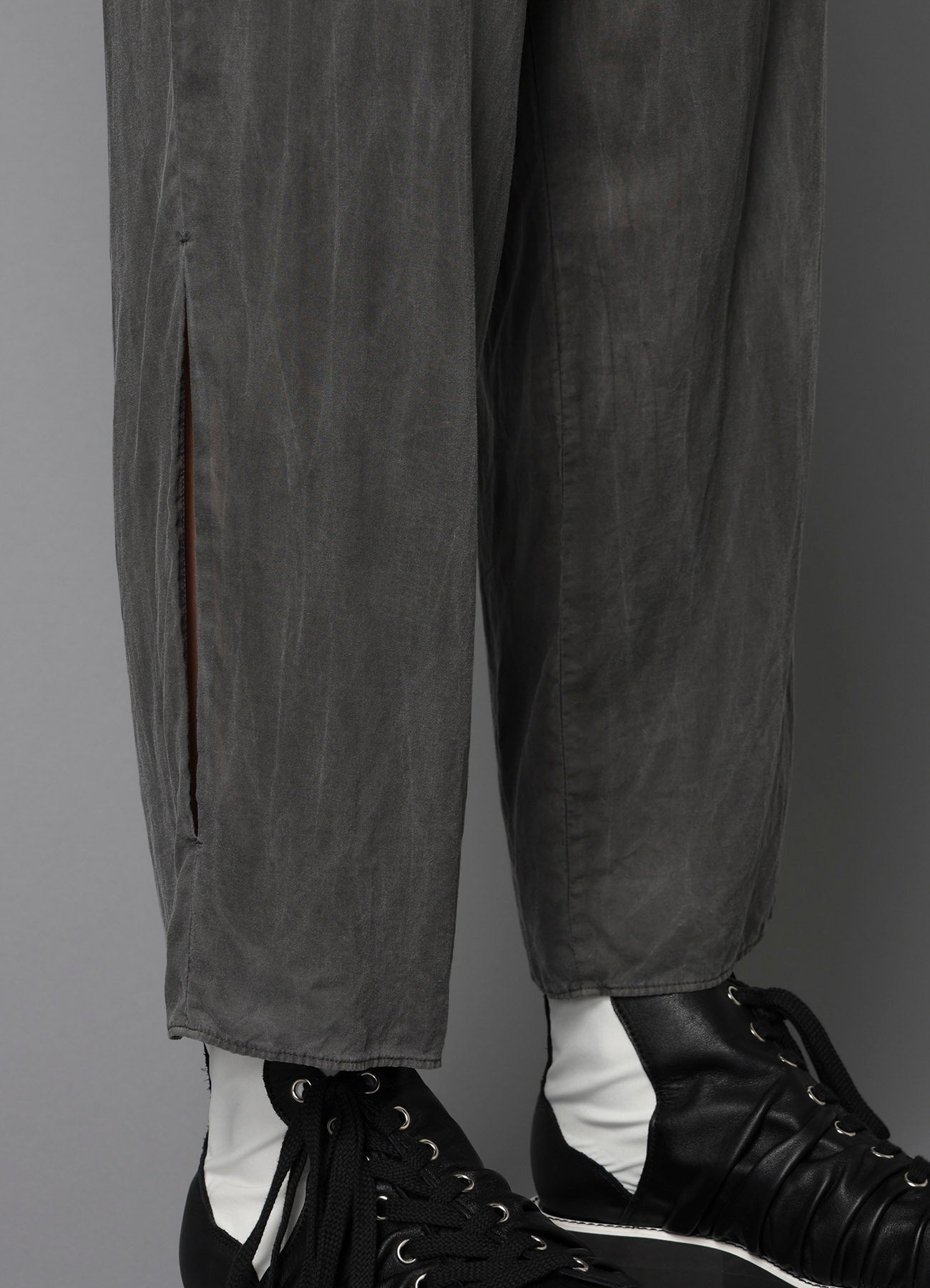 GARMENT-DYED LAWN SLIT PANTS