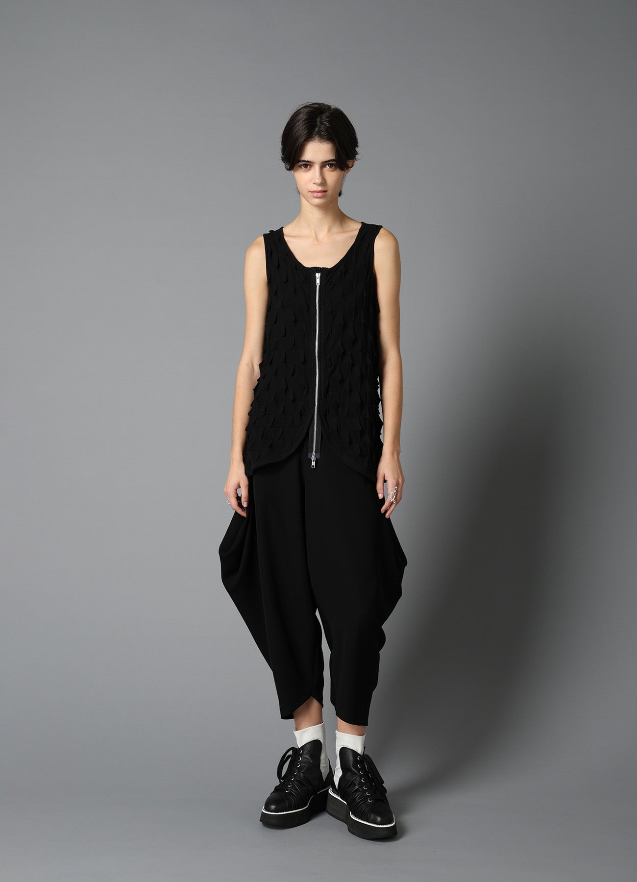 DOUBLE SATIN BIG TUCK PANTS