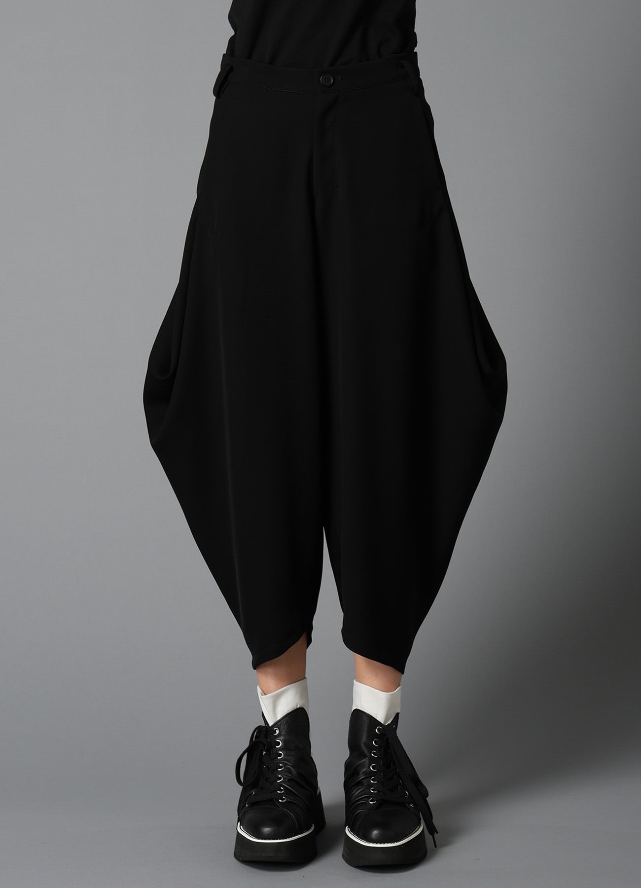 DOUBLE SATIN BIG TUCK PANTS