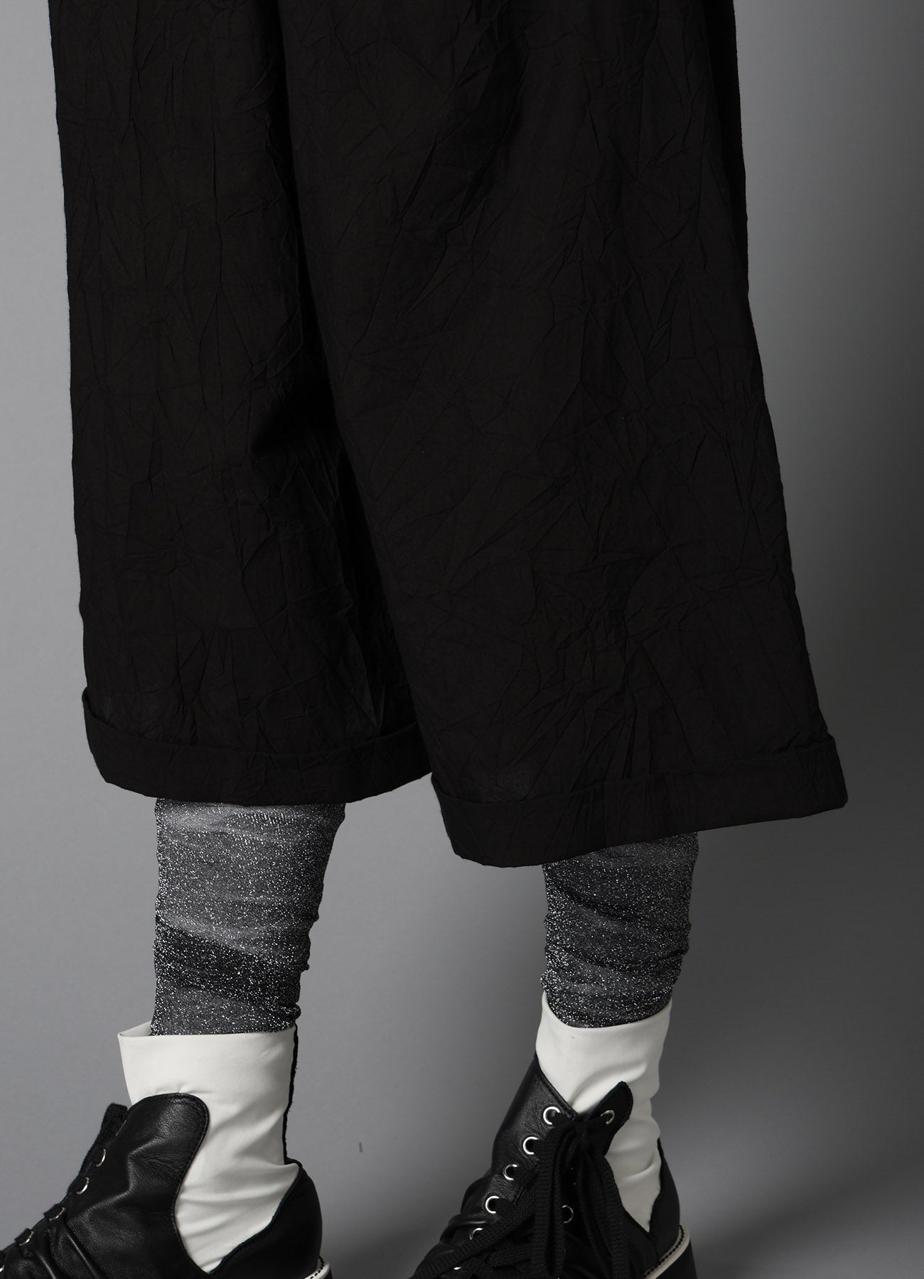 WRINKLED TYPEWRITER CROPPED MACKIN PANTS