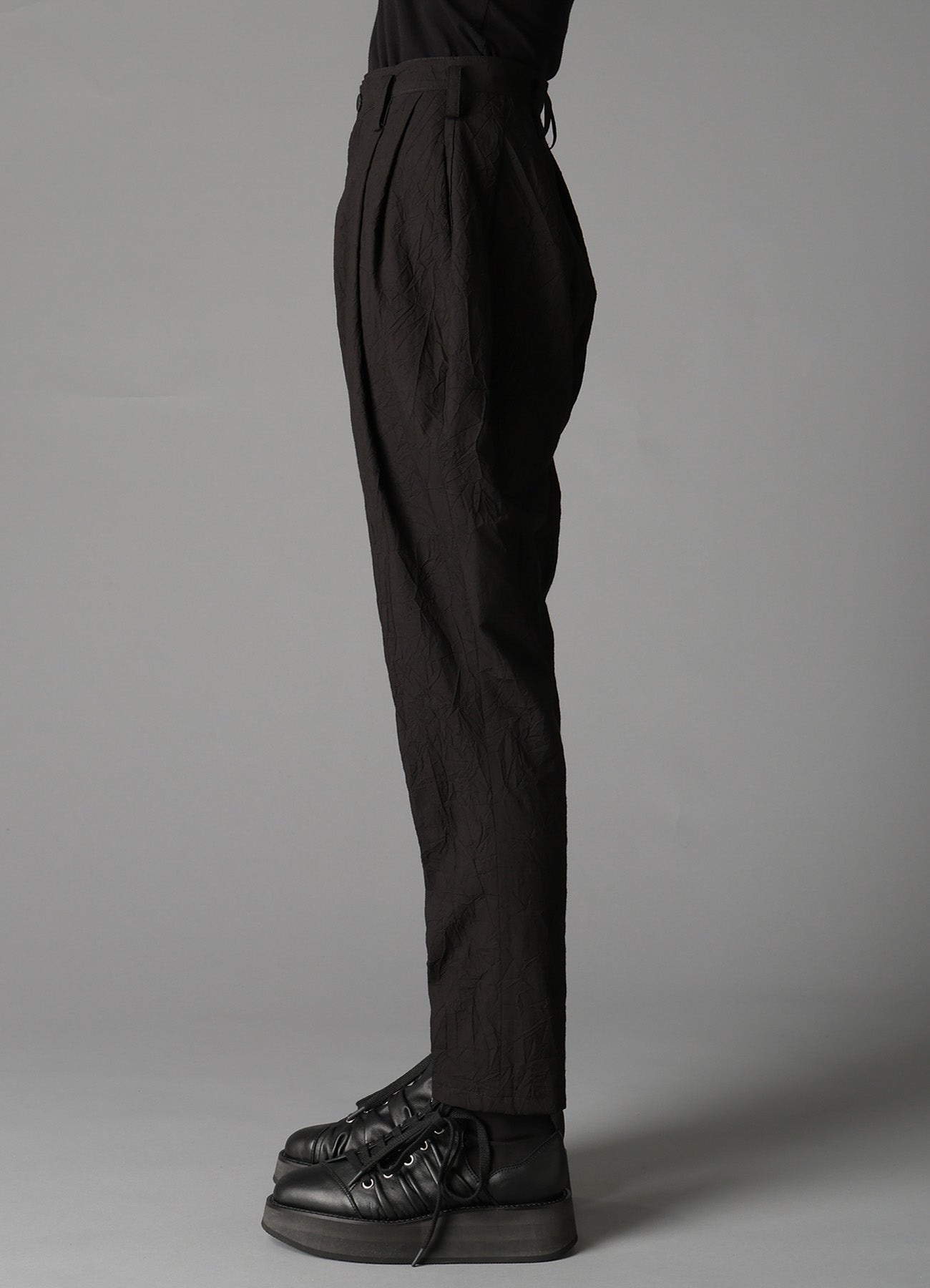 WRINKLED TYPEWRITER WAIST TUCK PANTS