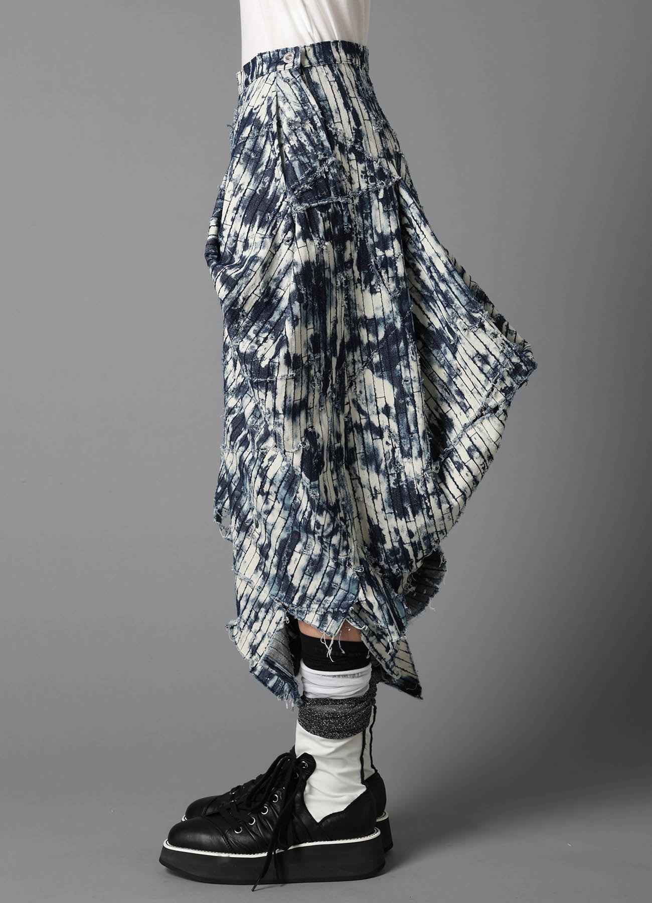 DAMAGED DENIM DRAPED SKIRT