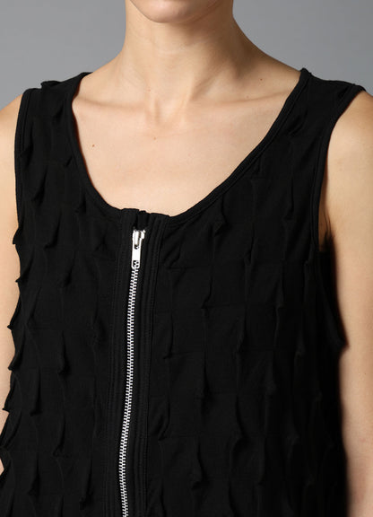 3D LINK STITCH ROUND HEM SLEEVELESS TEE