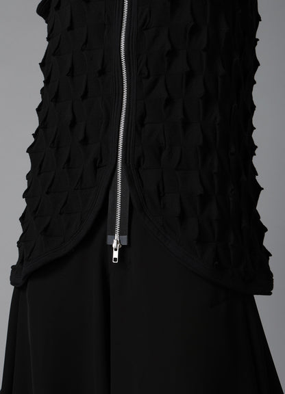 3D LINK STITCH ROUND HEM SLEEVELESS TEE