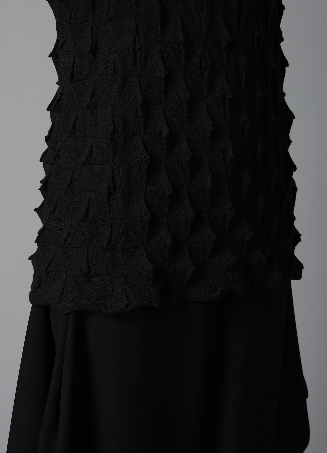 3D LINK STITCH PANEL DESIGN TEE