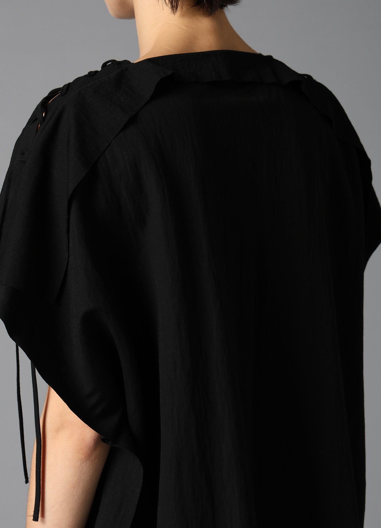 NATURAL SMOOTH LACE UP SQUARE TEE