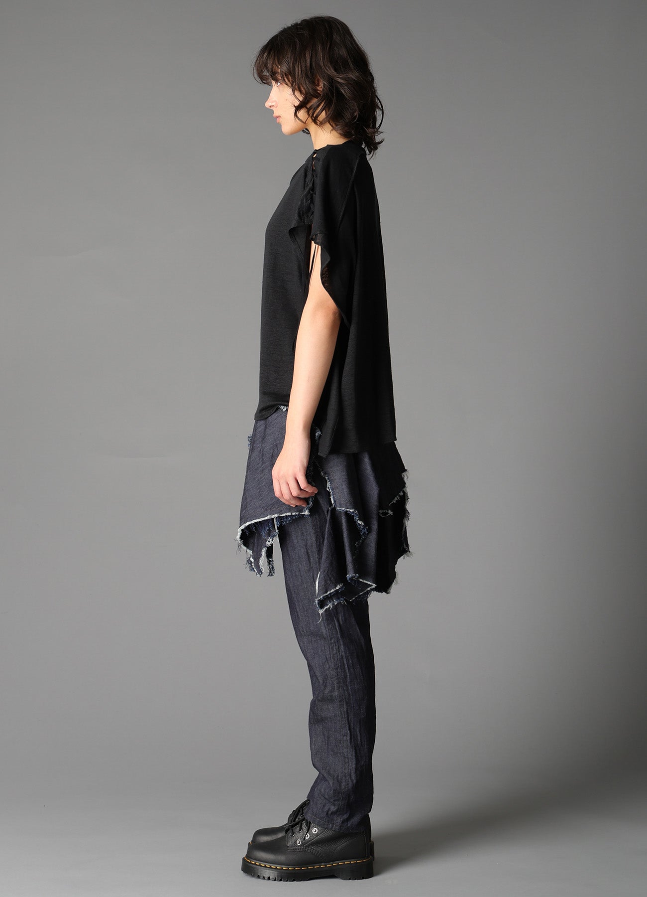 LI/ SINGLE JERSEY LACE UP SQUARE TEE