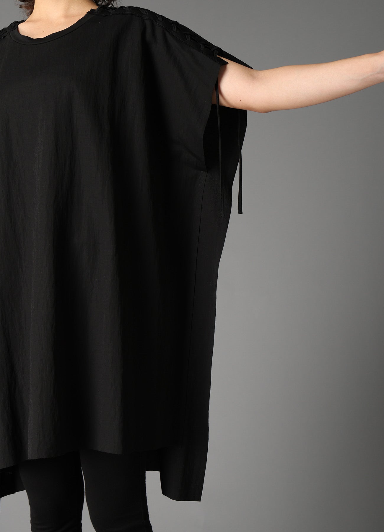 NATURAL SMOOTH LACE UP ASYMMETRIC TEE