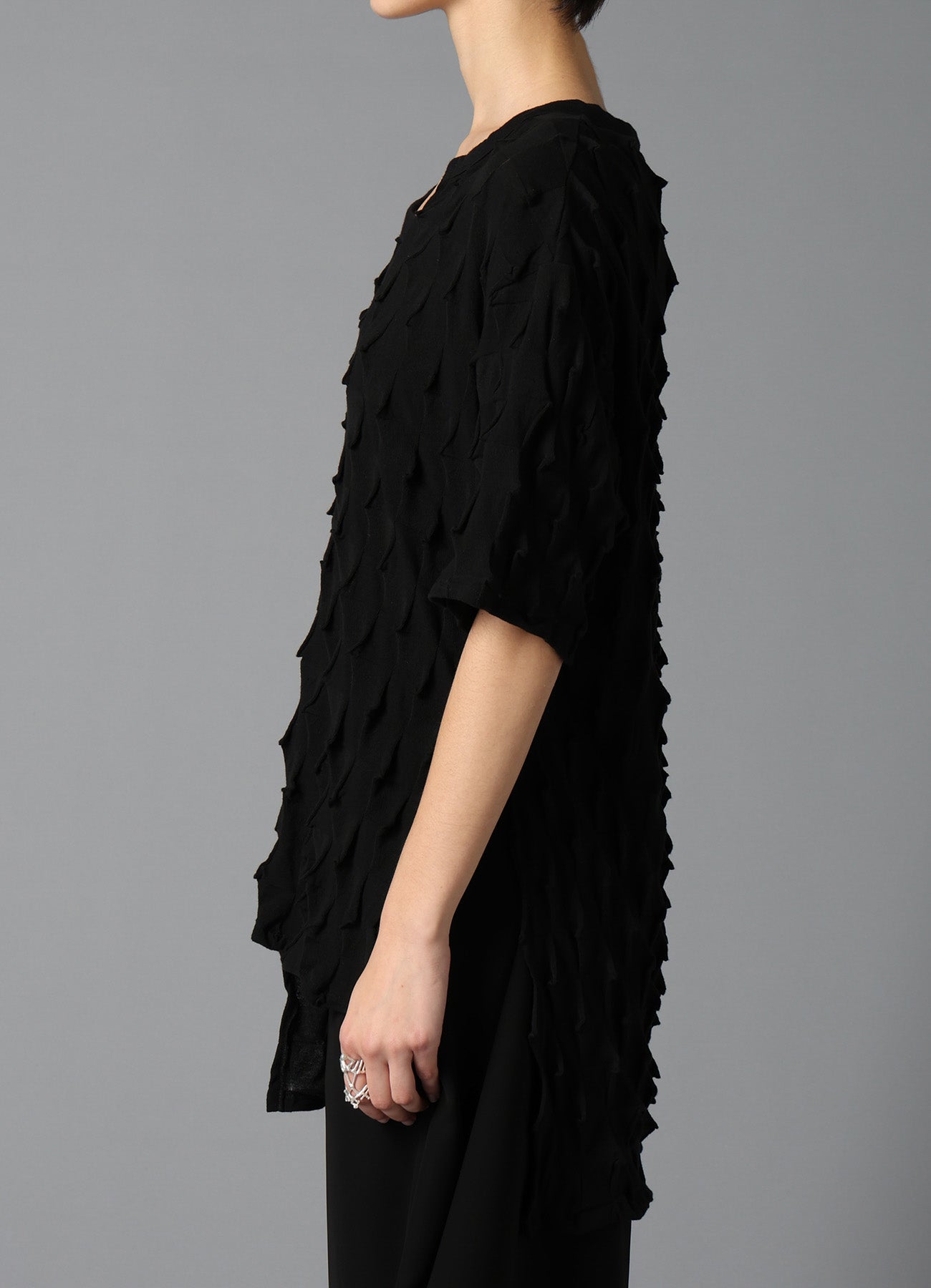 3D LINK STITCH ASYMMETRIC HALF SLEEVE TEE