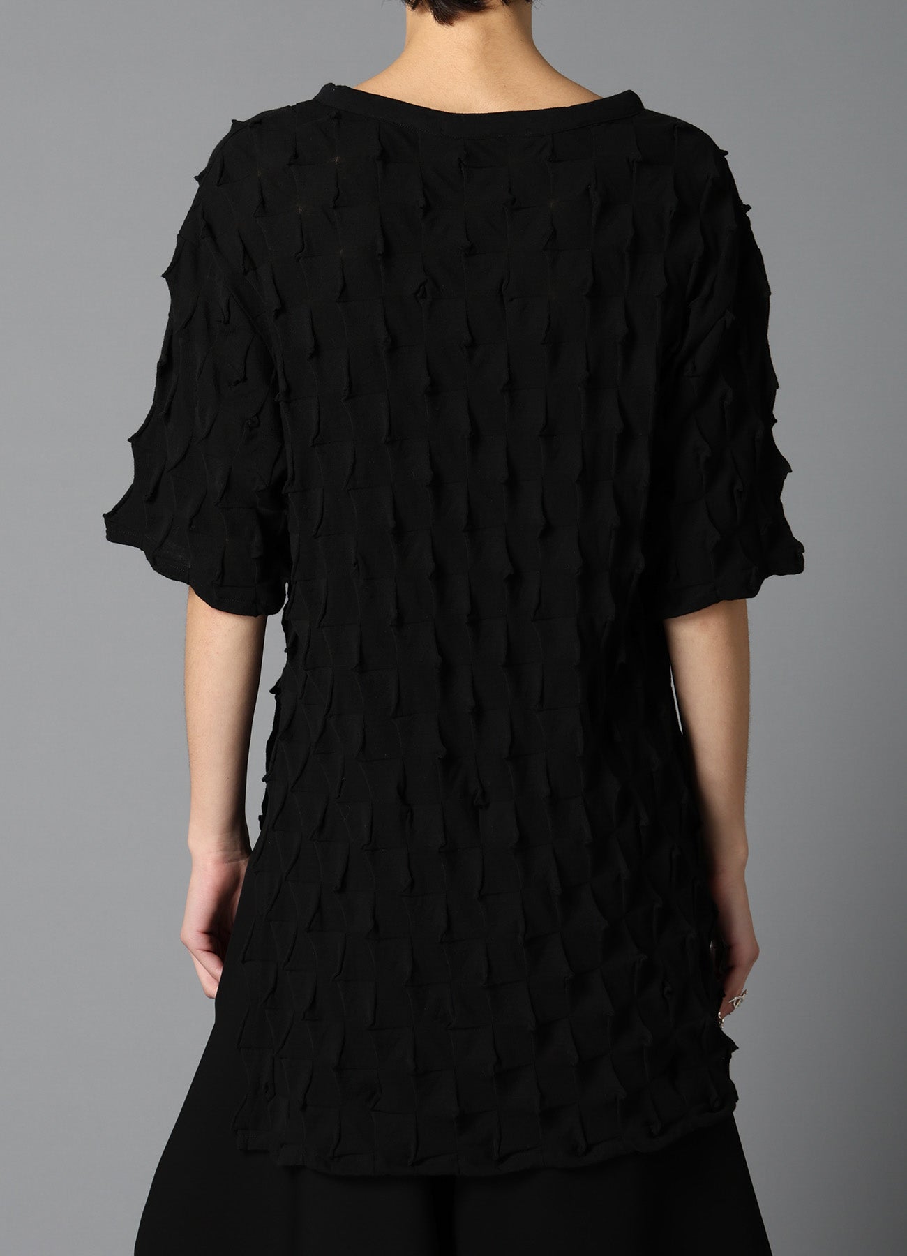 3D LINK STITCH ASYMMETRIC HALF SLEEVE TEE