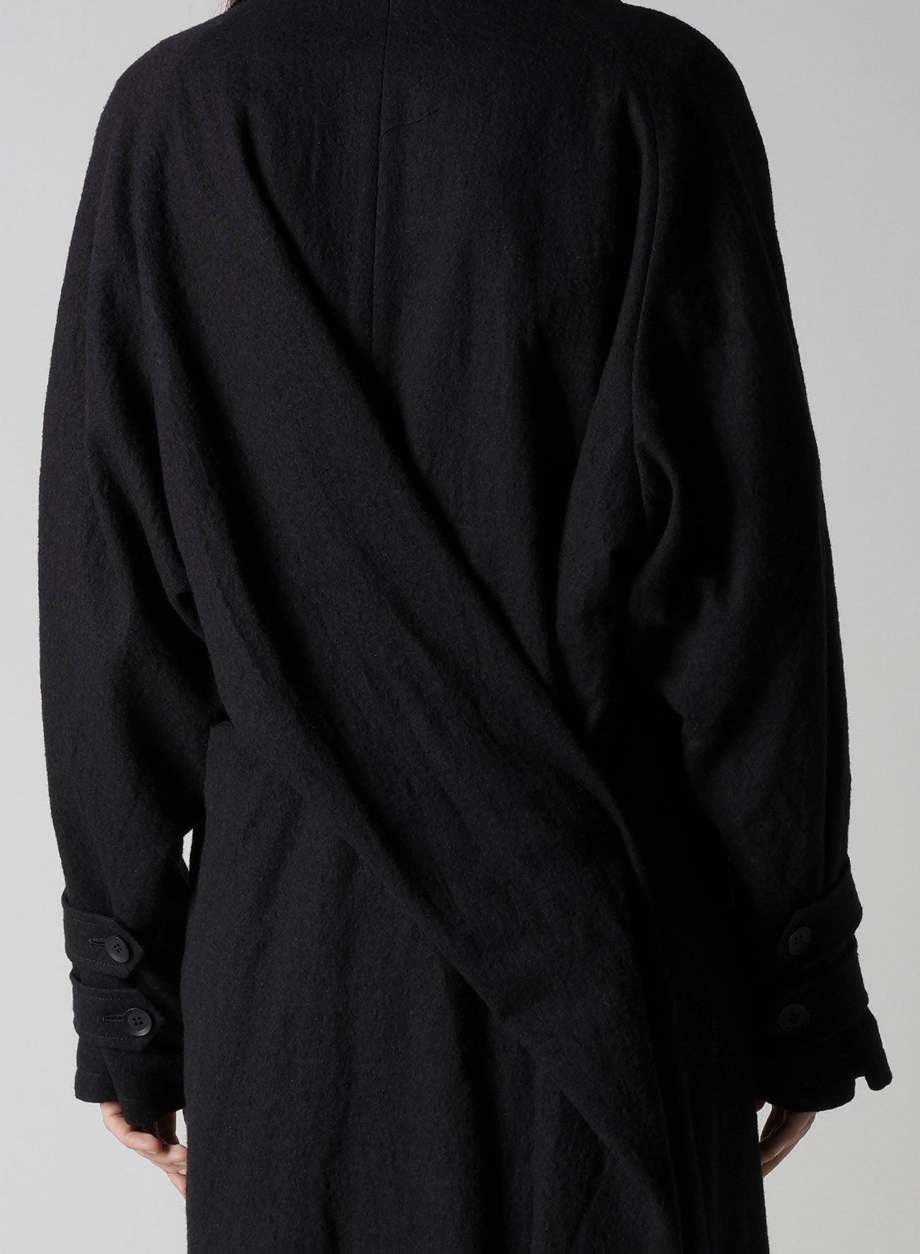 SHRINKED SERGE BACK DRAPE TRENCH COAT