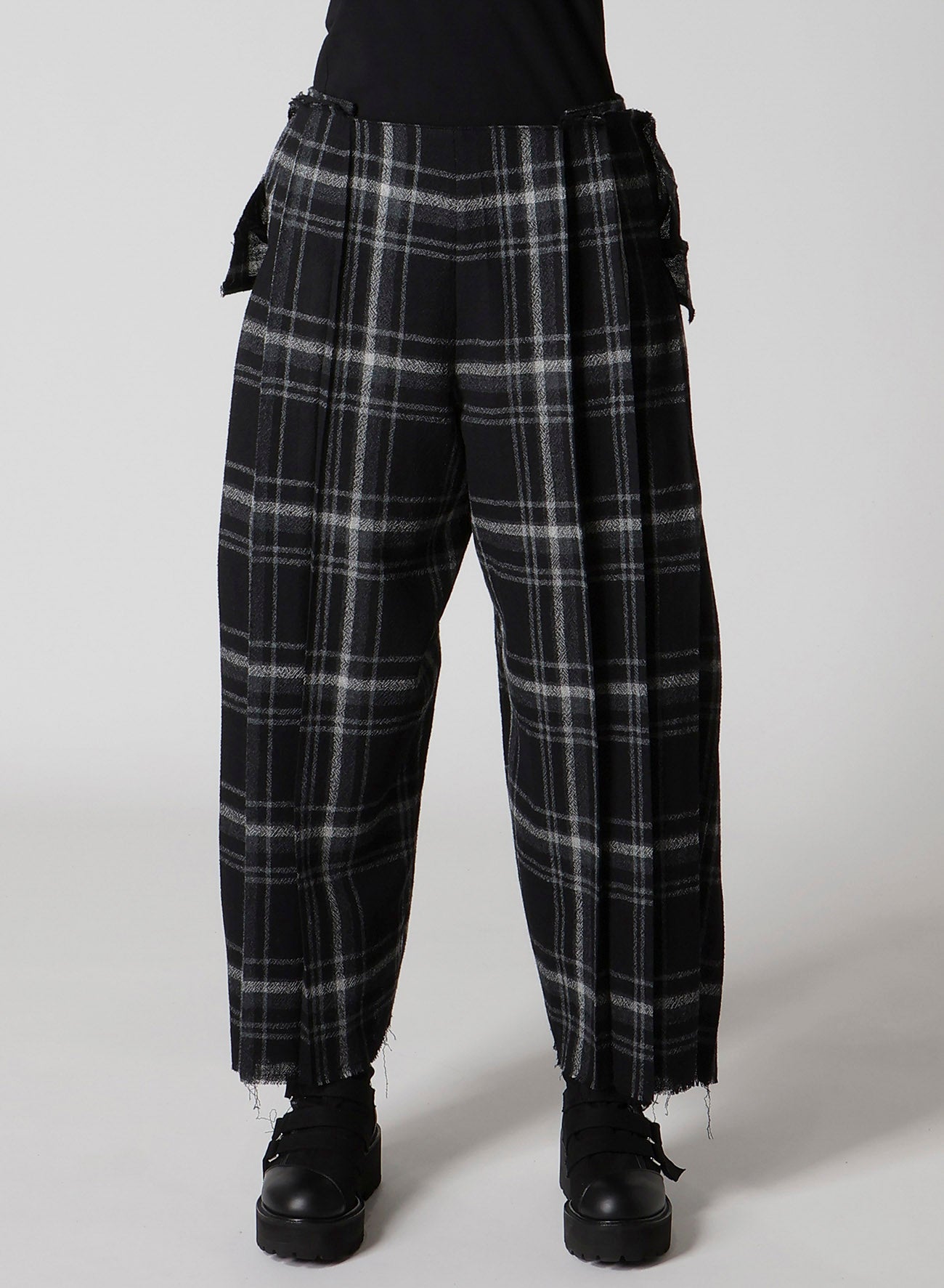 PLAID PATTERN PLEATS PANTS