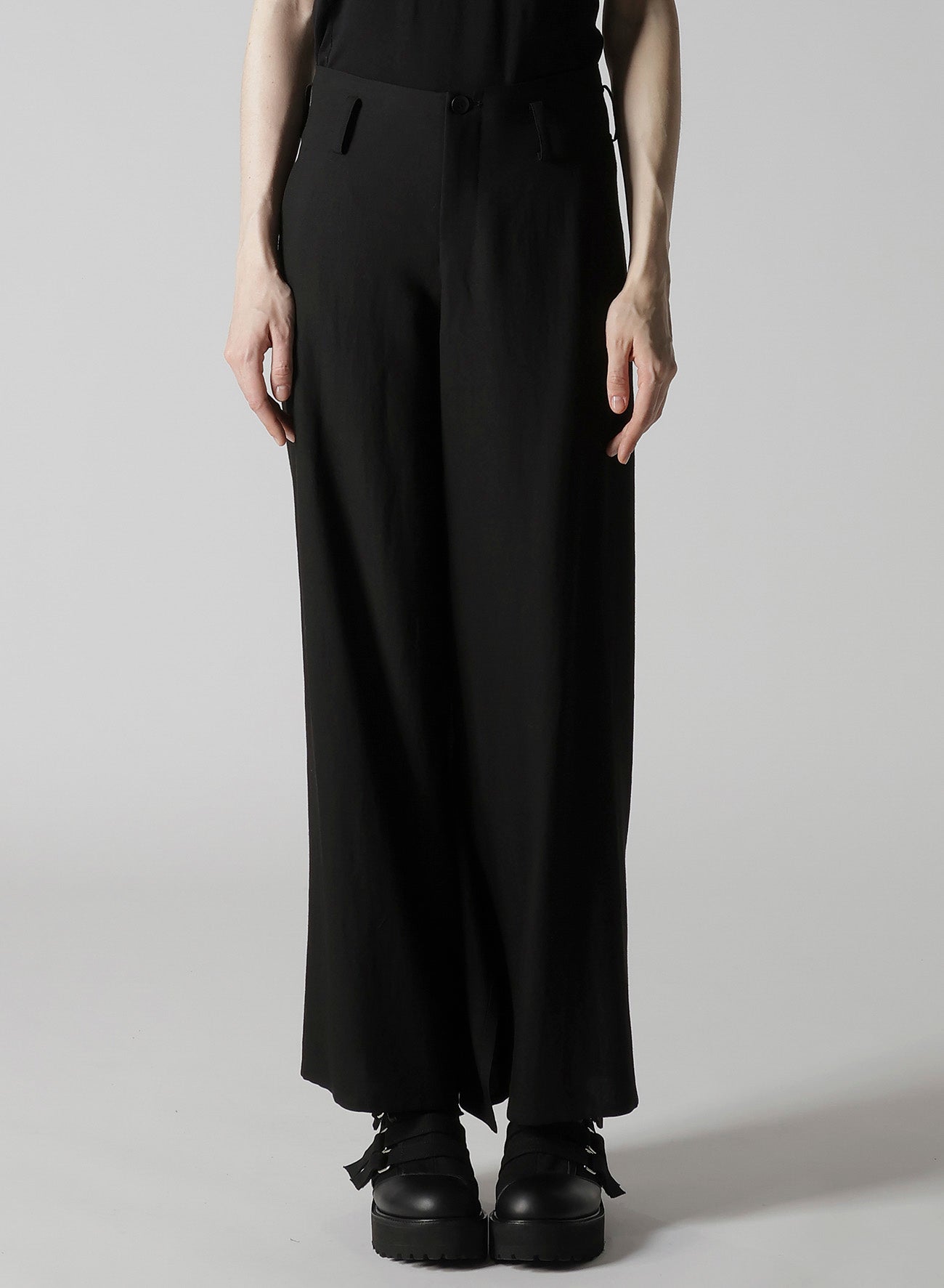 MILLED GABARDINE FRILLED PANTS