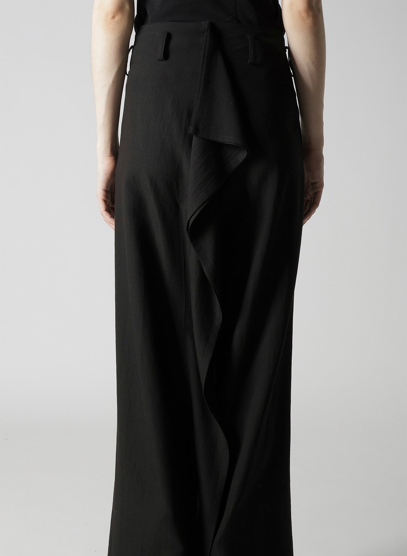 MILLED GABARDINE FRILLED PANTS