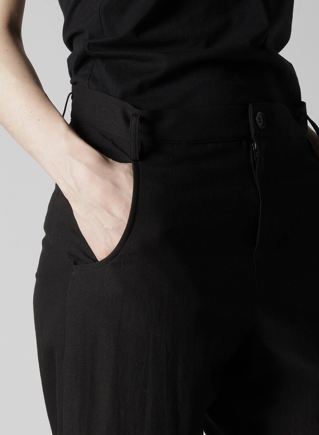 MILLED GABARDINE SLIT SLIM PANTS