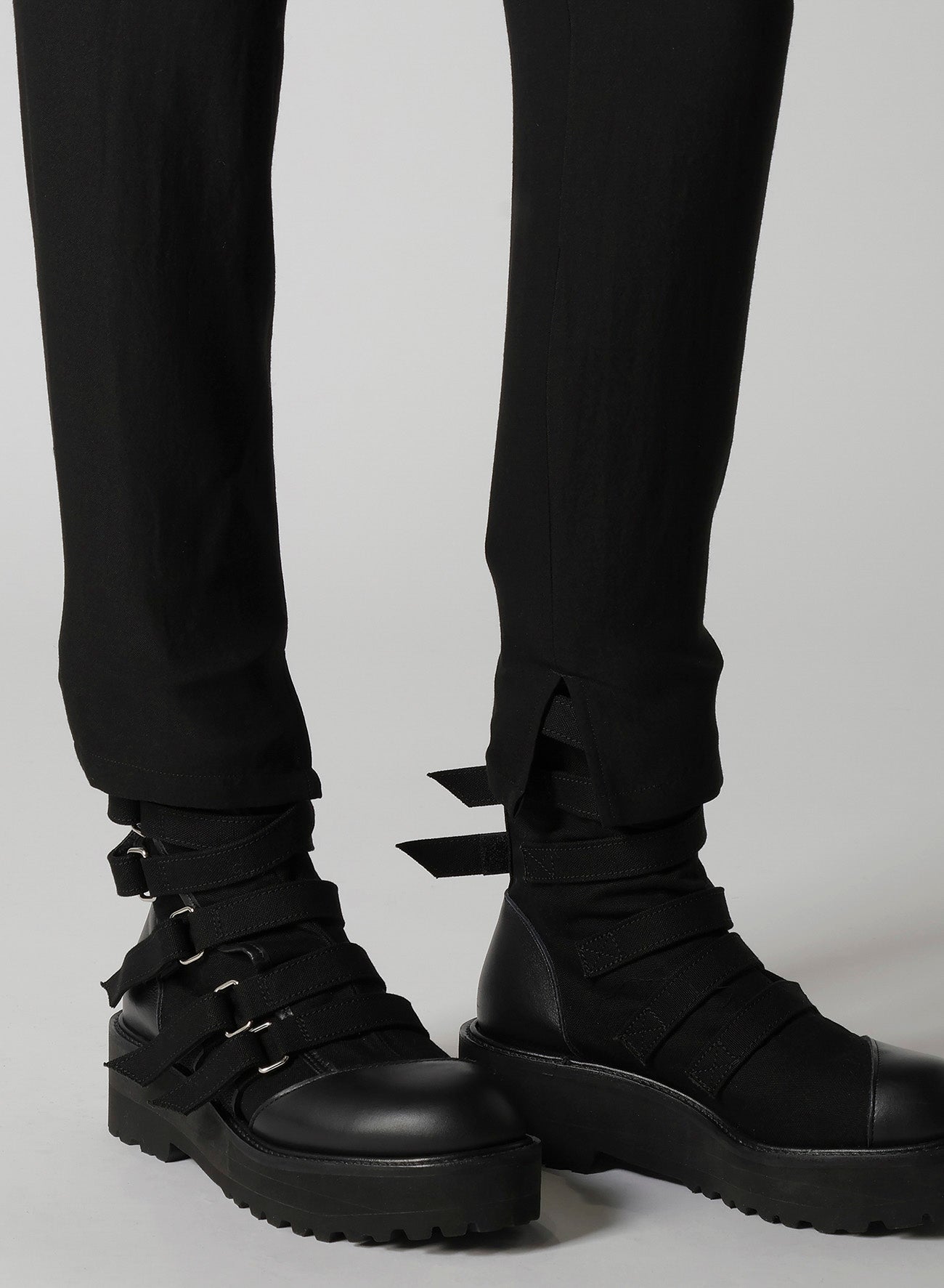 MILLED GABARDINE SLIT SLIM PANTS