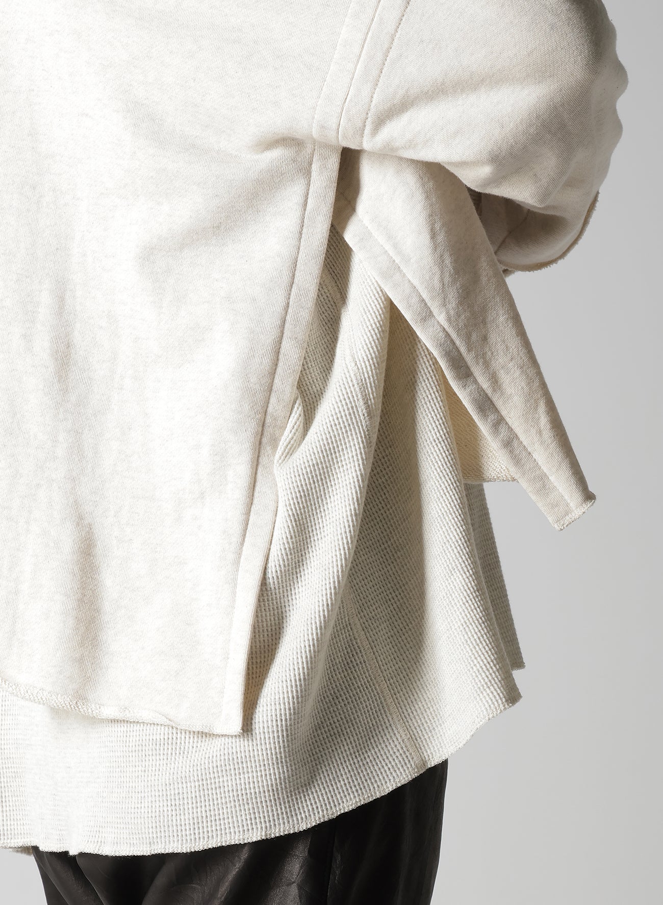 STAY TRUE PRINT LAYERED SHORT HOODIE