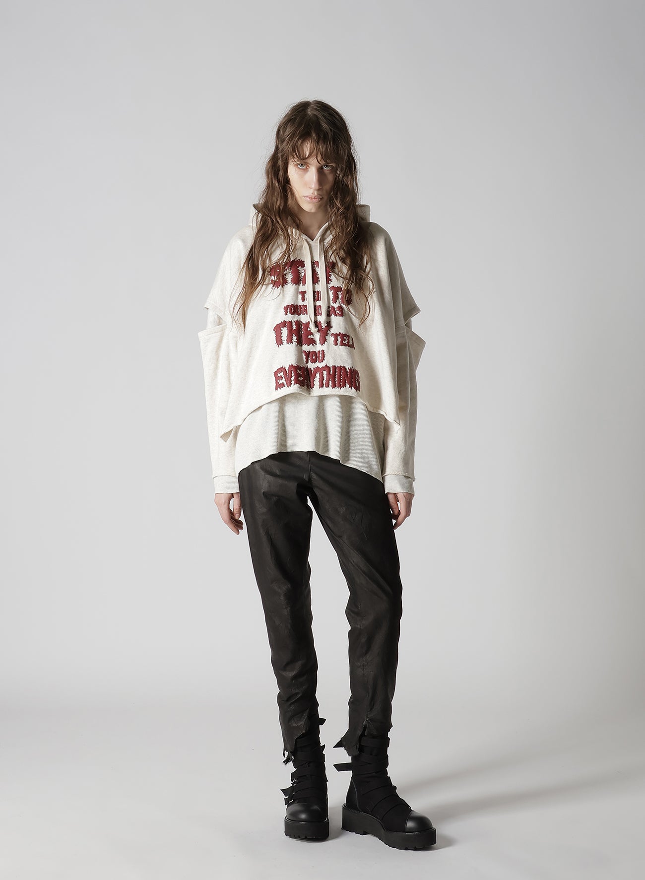 STAY TRUE PRINT LAYERED SHORT HOODIE