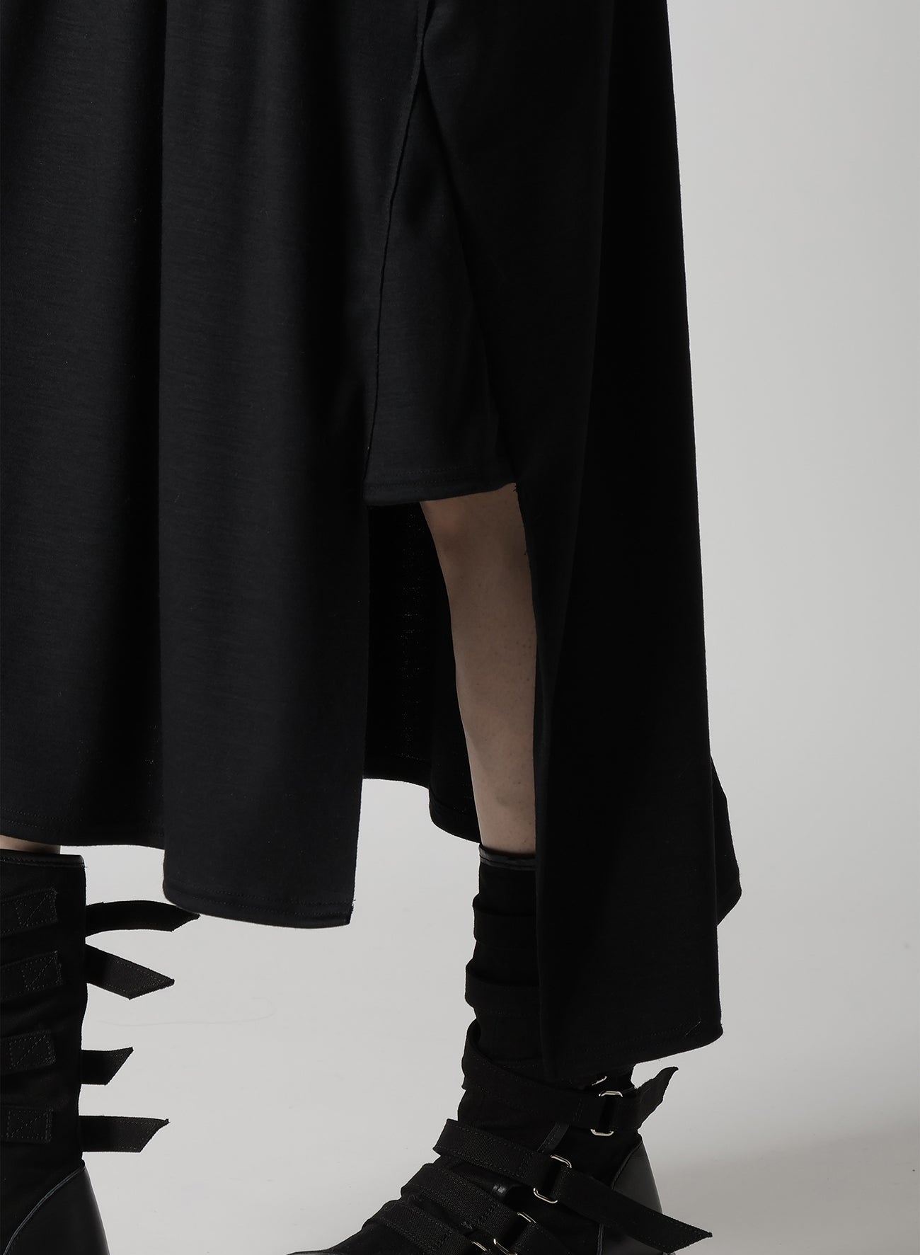 WOOL SMOOTH GATHER ASYMMETRY DRESS
