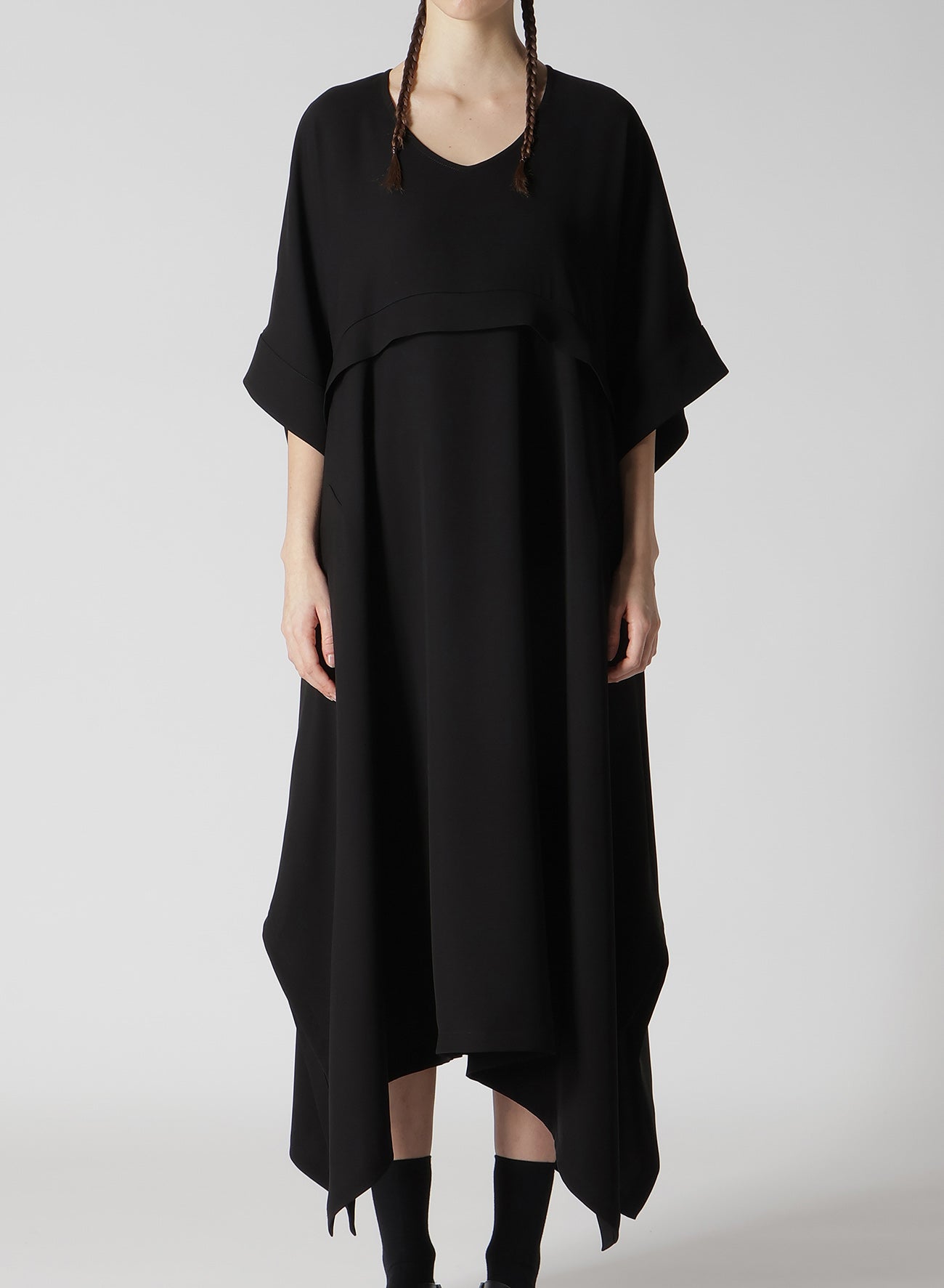 【12/13 10:00(JST) Release】DOUBLE SATIN V-NECK FLARE DRESS