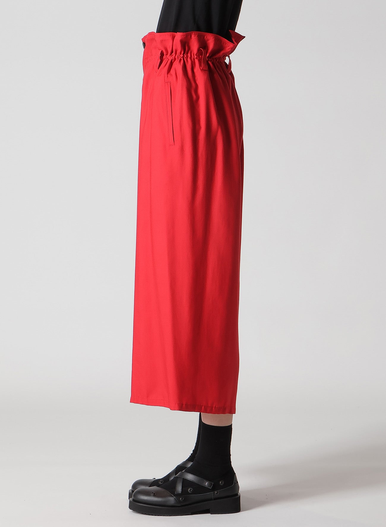 BACK SATIN CROSS WAIST STRING TUCK PANTS