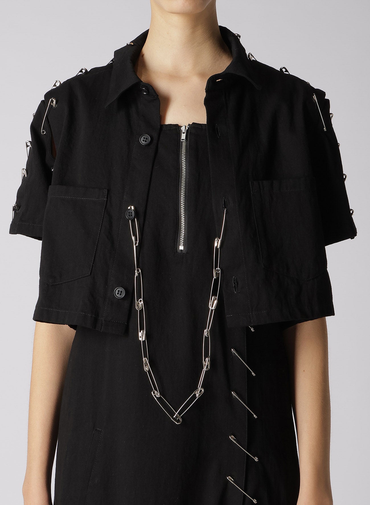 BLACK DENIM SHORT SLEEVE BLOUSE WITH PIN