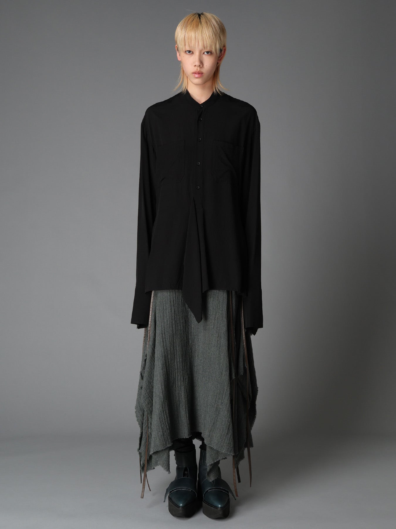 WRINKLED PLAIN WEAVE  STAND COLLAR BLOUSE