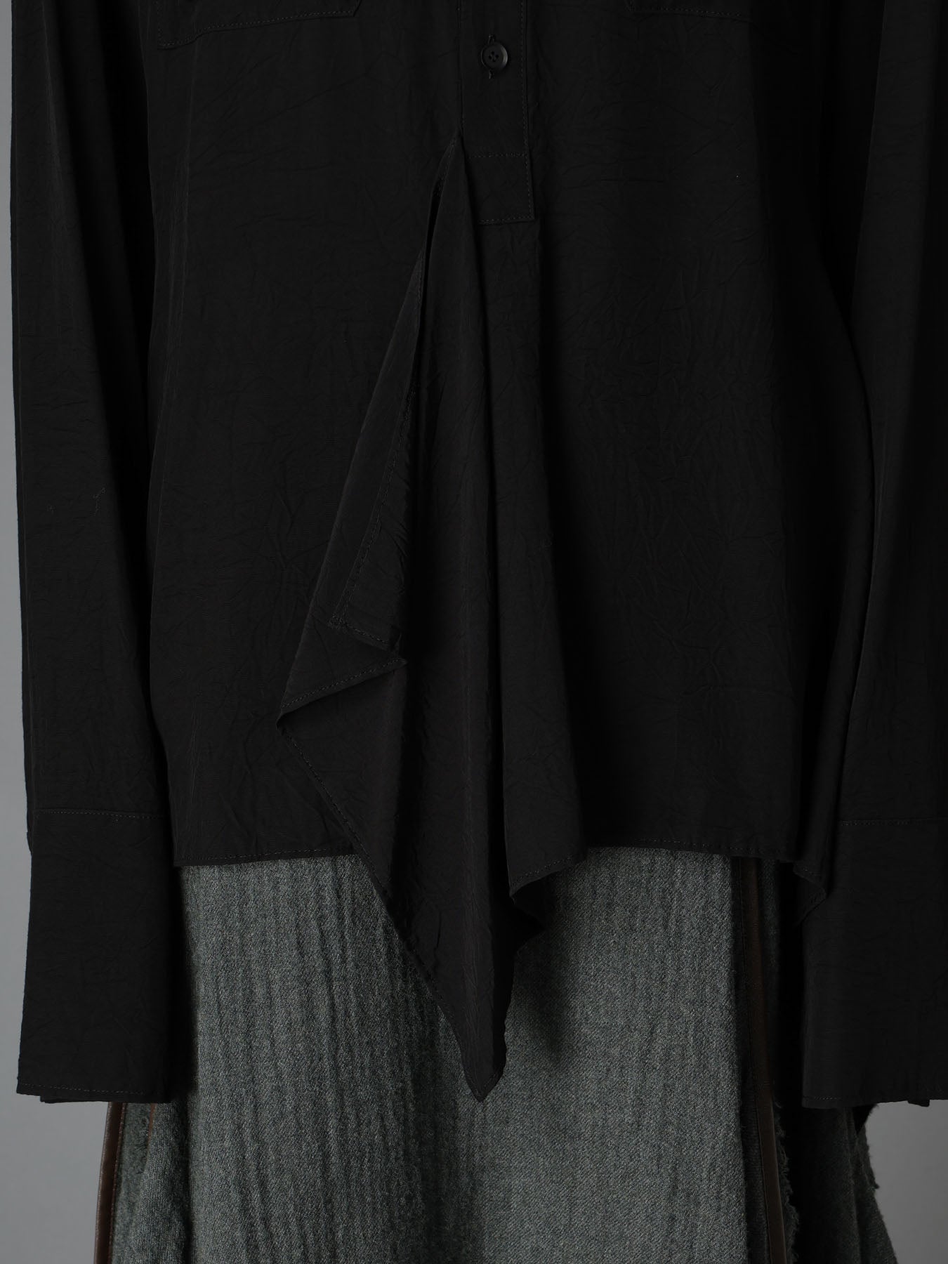WRINKLED PLAIN WEAVE  STAND COLLAR BLOUSE